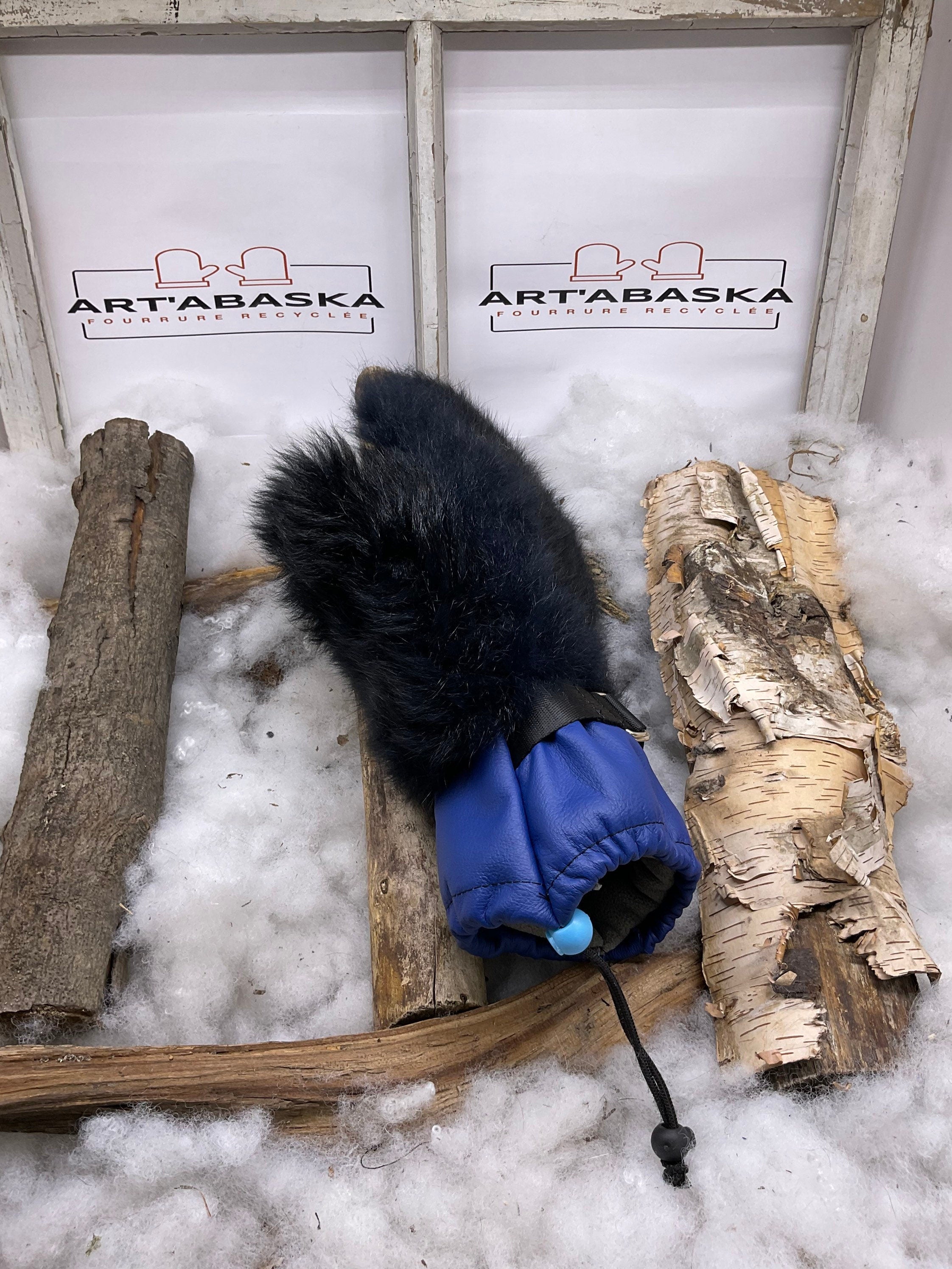 Mitaines Danielle Large opossum bleuté rare cuir bleu recyclé fait main Québec pièce unique artisanale chaleur et confort