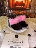 Mocassins d’intérieur Moniques 9 femme toute fourrure rose mouton vison raton recyclés cuir noir broderie ArtAbaska Québec