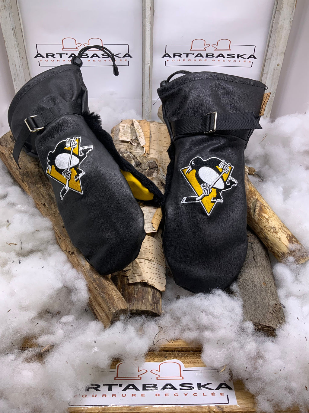 Mitaines Les Evelyne – Édition spéciale Penguins de Pittsburgh – cuir noir et fourrure recyclée – broderie originale – fait à la main Québec