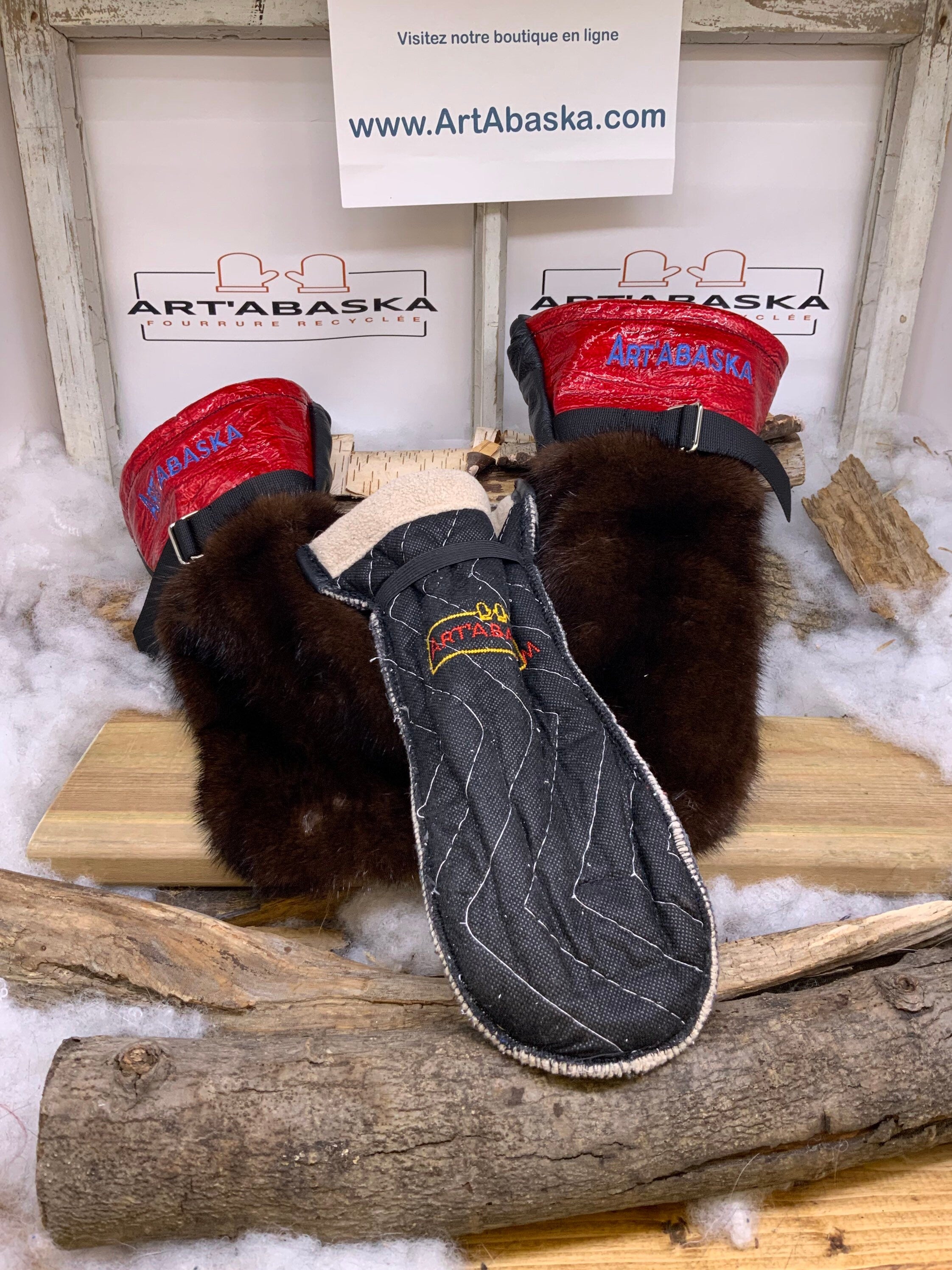 Mitaines Maryse Medium - Cuir embossé rouge et fourrures recyclées vison et mouton, pièce unique élégante fait à la main Québec