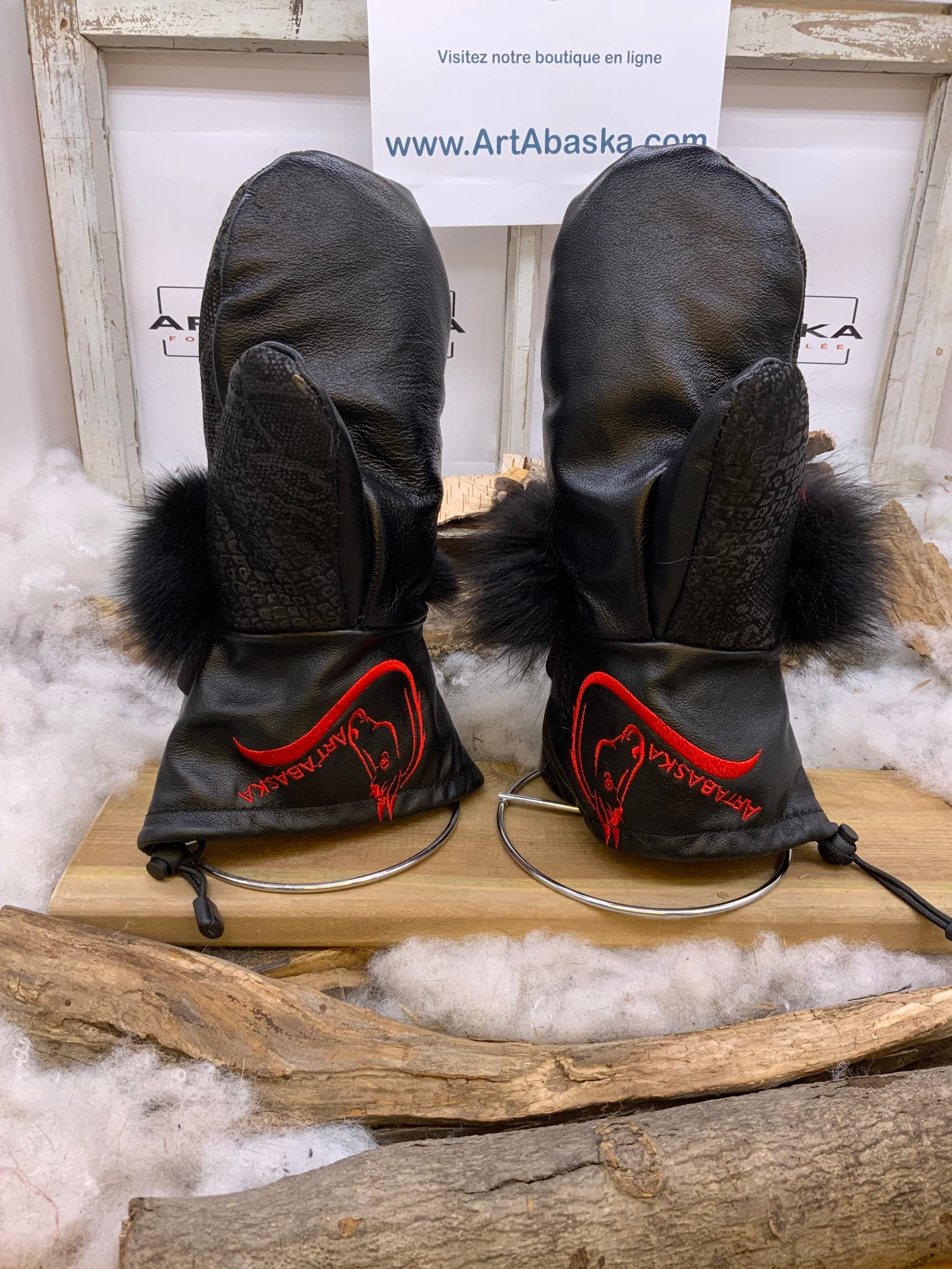Mitaines Les Anne – Medium, cuir et fourrure recyclés noirs, broderie cheval, fait à la main au Québec