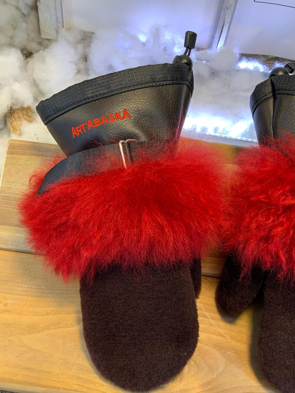 Mitaines de luxe Clothilde Small – Fourrure recyclée bourgogne & rouge, cuir italien noir, cadeau unique fait à la main Québec