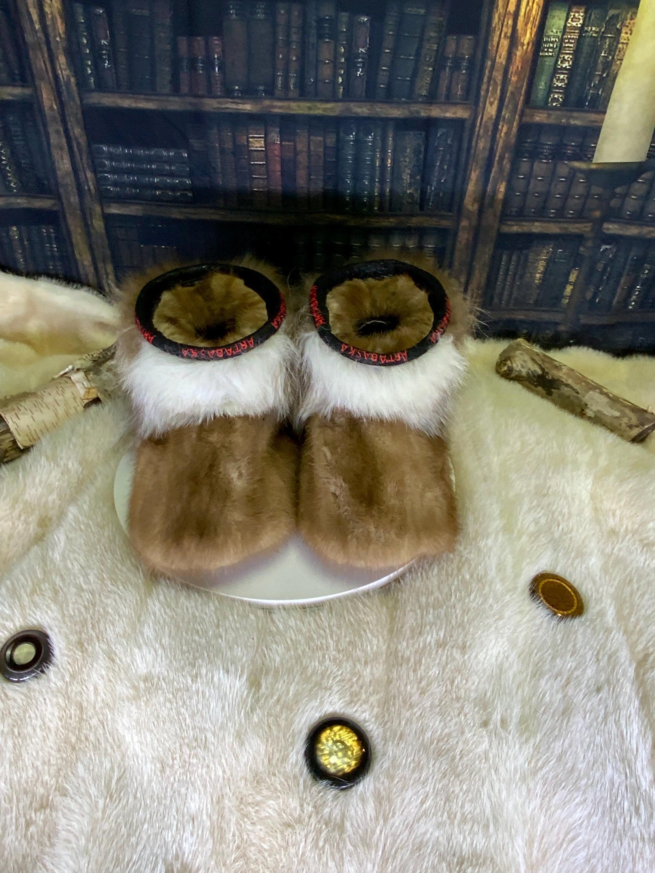 Mocassins d’intérieur Les Viviane – 10 Femme – vison, raton & renard recyclés – fait à la main au Québec – pièce unique