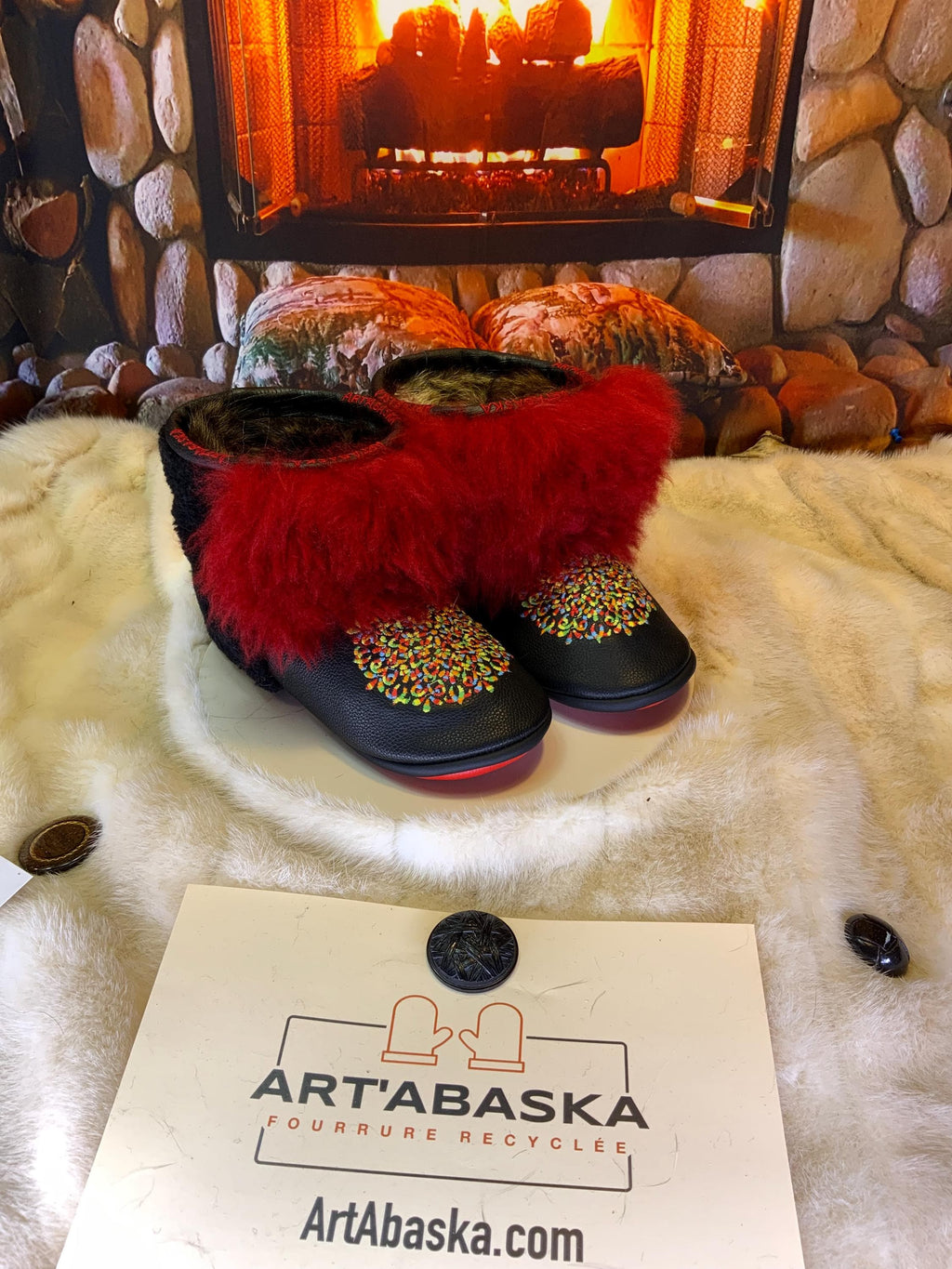 Mocassins d’intérieur Pauline 9 femme, cuir brodé mandala multicolore, fourrure recyclée, faits à la main au Québec ✨🌈❤️