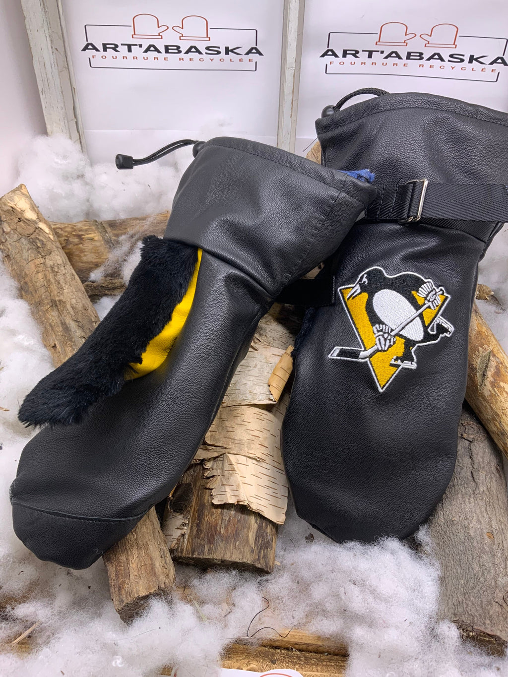 Mitaines Les Evelyne – Édition spéciale Penguins de Pittsburgh – cuir noir et fourrure recyclée – broderie originale – fait à la main Québec