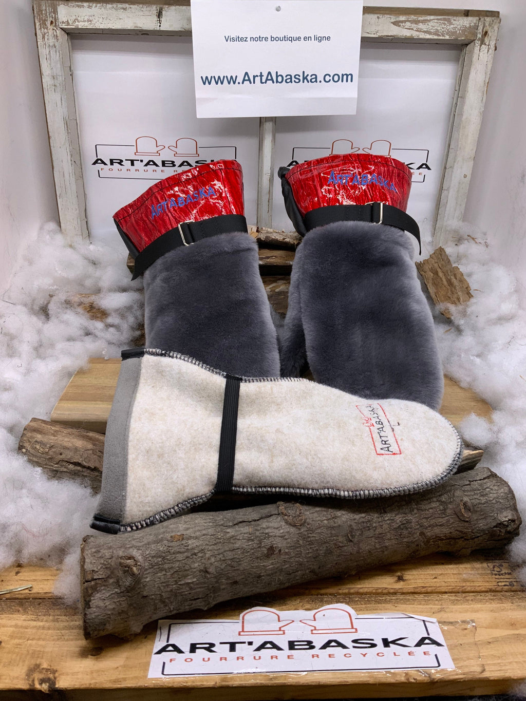 Mitaines Léontine Large mouton rasé gris bleu cuir noir rouge embossé ArtAbaska fait à la main Québec
