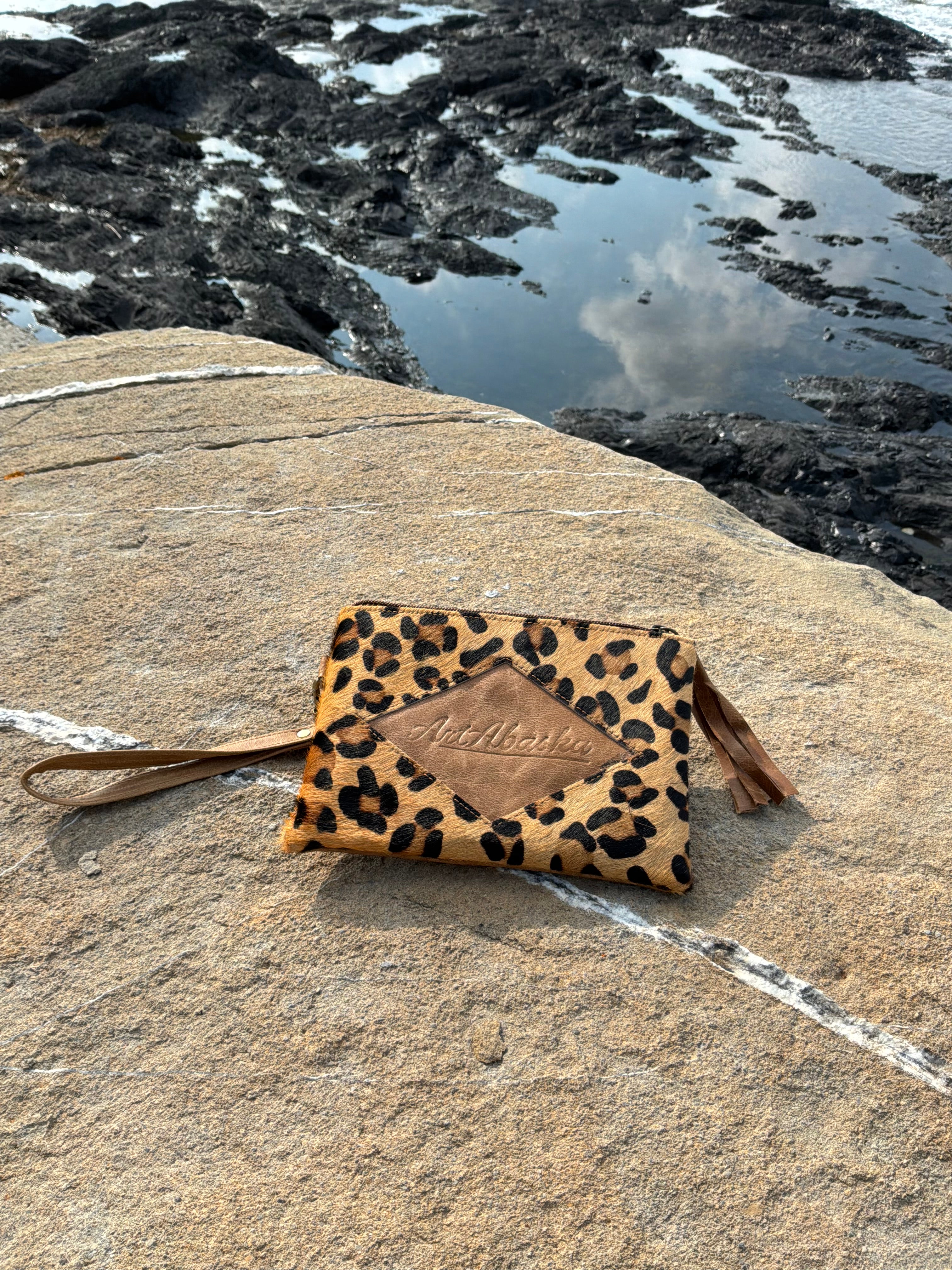 Pochette-portefeuille multifonction en fourrure de vache imprimée Léopard brun – ArtAbaska