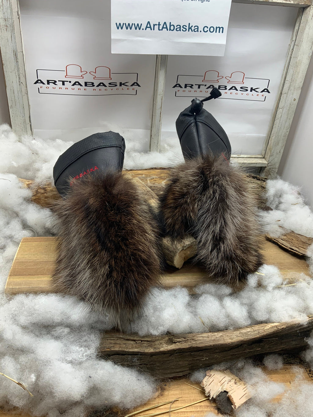 Mitaines enfant médium en fourrure recyclée de raton laveur et cuir noir – faites à la main au Québec, très chaudes, respirantes, pièce unique 💕