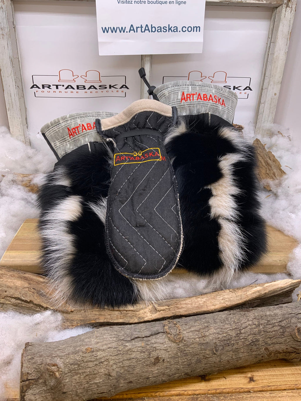 Mitaines Odette Medium - Édition spéciale équestre, fourrures recyclées patchwork renard, cuir noir et bourgogne, fait à la main Québec