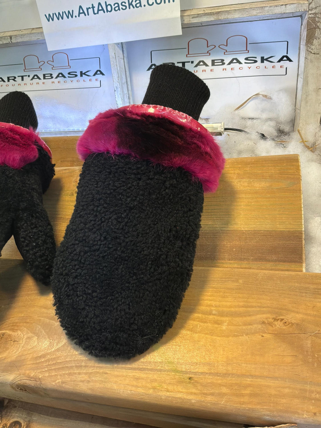 Mitaines de ville Medium Louise en fourrure recyclée – Faites à la main au Québec – Légères, élégantes, confort urbain – ArtAbaska