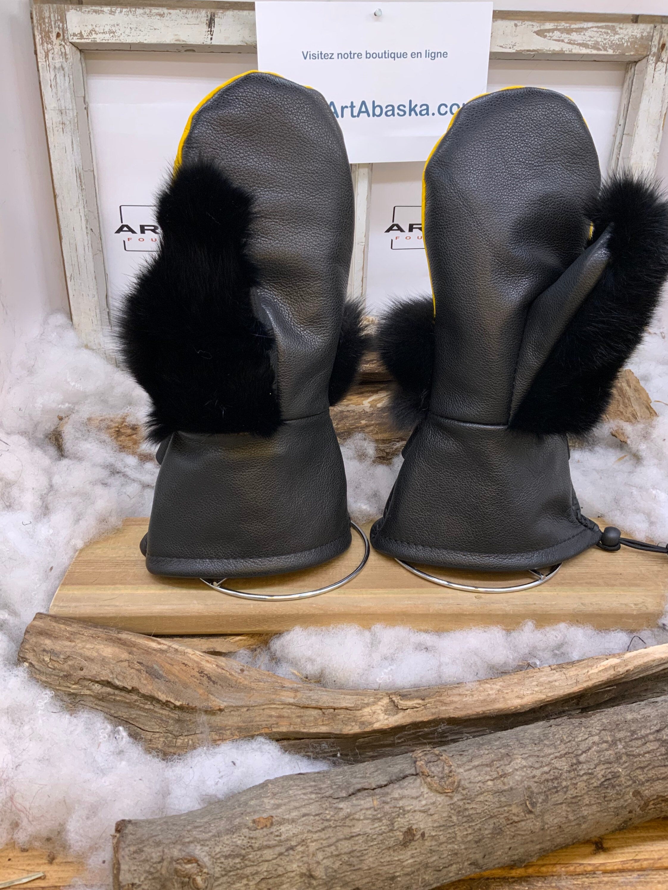 Mitaines Irène Bruins de Boston cuir jaune et noir brodé renard patchwork recyclé fait à la main Large Québec artisanal unique