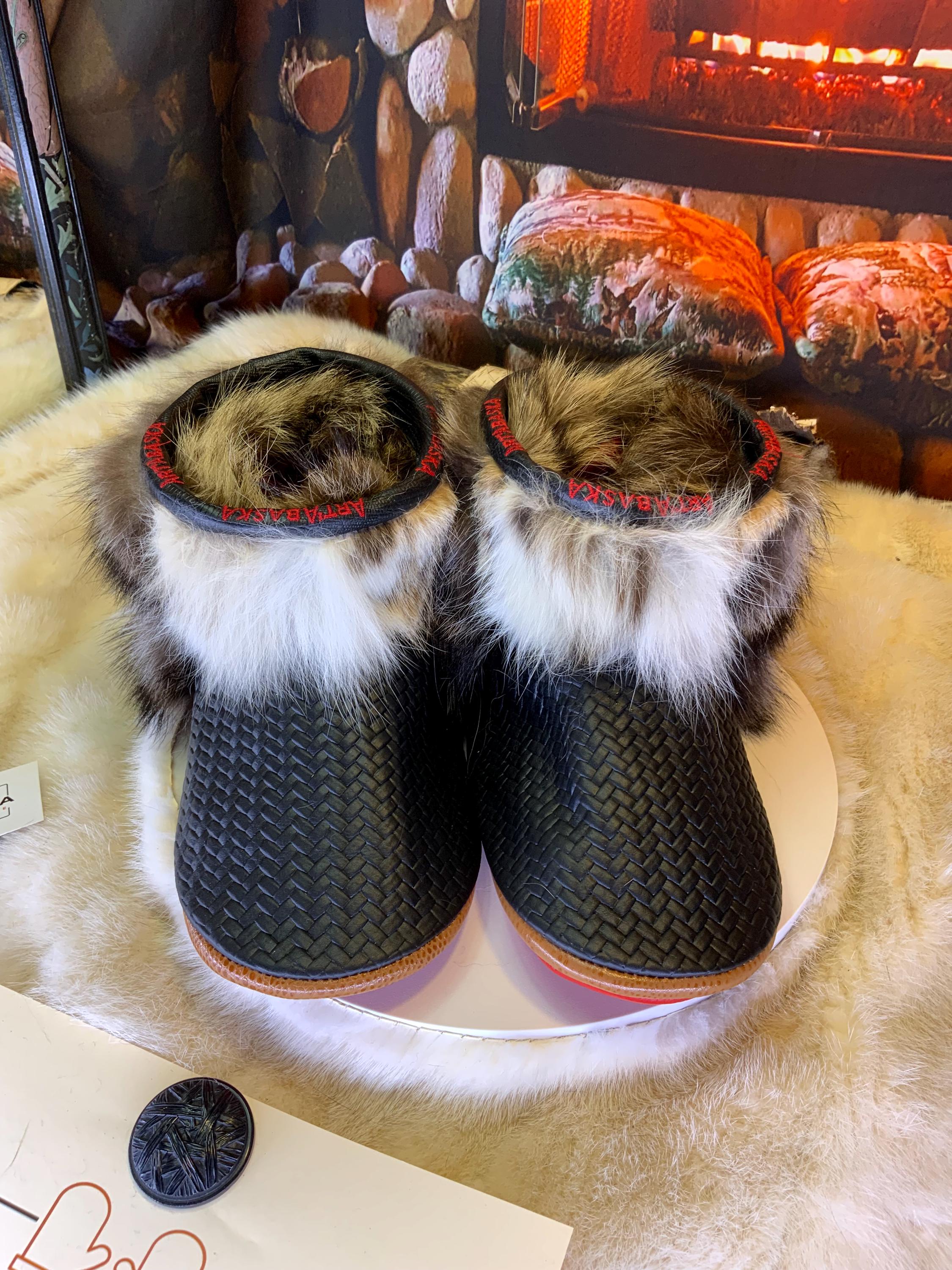 Mocassin d’intérieur Les Sylvie – pointure 10 homme – cuir italien & fourrure recyclée – fait à la main au Québec, pièce unique