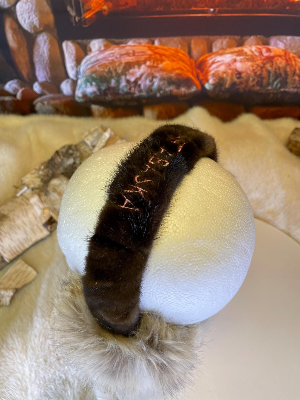 Cache-Oreilles tout en fourrure recyclée édition Coyote naturel recyclé et vison rasé sur la tête  Les Lise-Anne