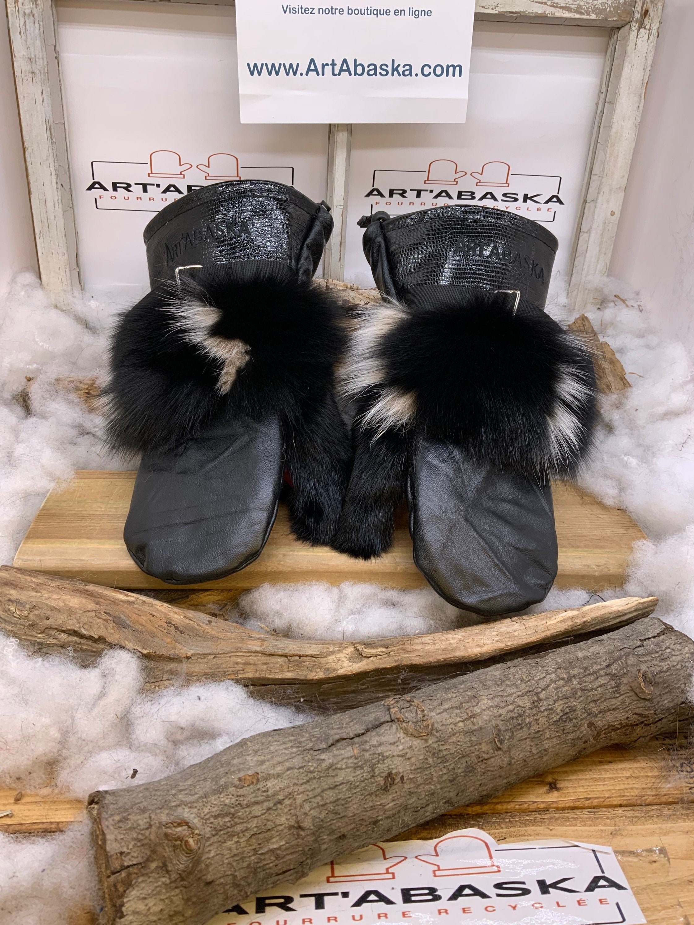 Mitaines Irène Large édition cuir noir embossé renard patchwork lapin recyclés fait main Québec pièce unique chaude et élégante