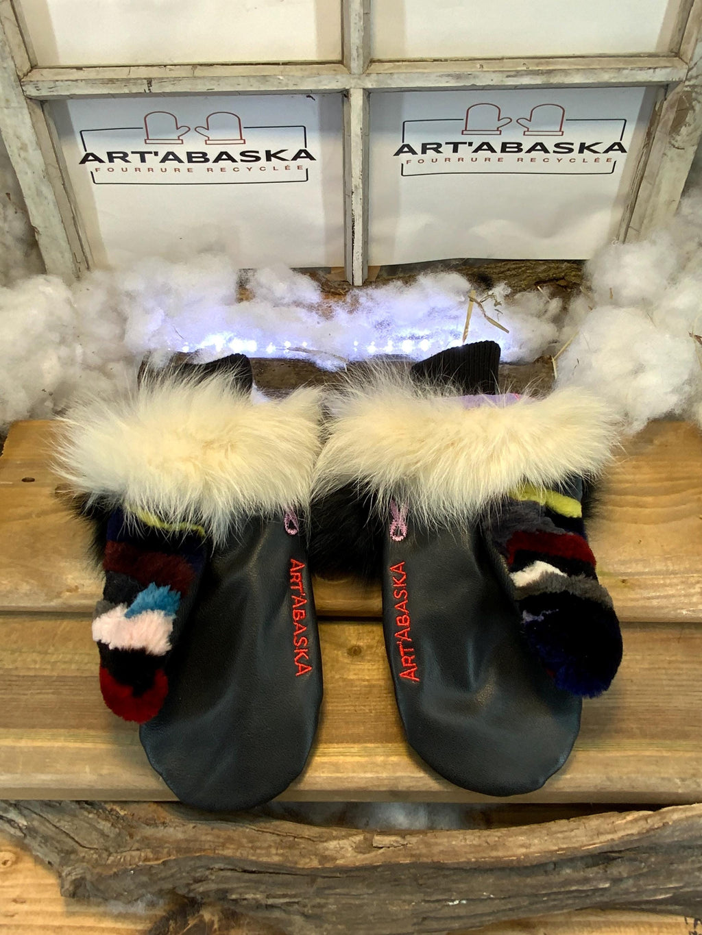 Mitaines de ville Micheline, Medium, en cuir italien brodé et fourrure recyclée en patchwork coloré, pièce unique faite à la main au Québec