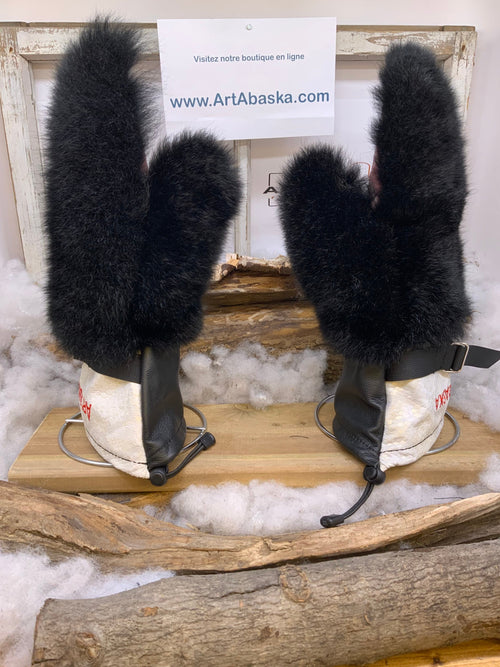 Mitaines Anna Large opossum noir cuir crème embossé serpent bourgogne recyclé broderie rouge ArtAbaska fait main Québec unique artisanale