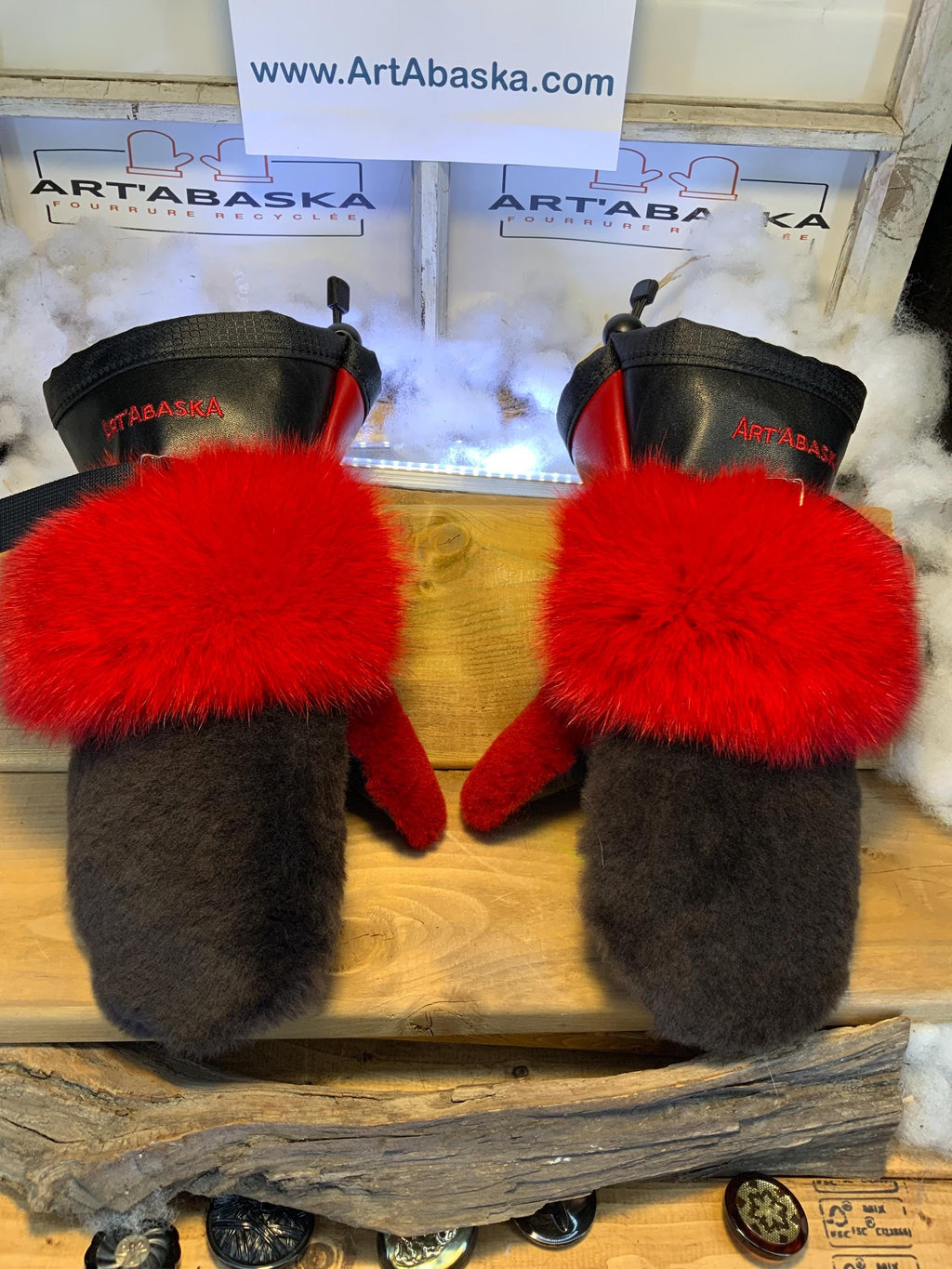 Mitaines Estelle Medium mouton rasé gris brun charcoal renard rouge vif cuir italien rouge et noir recyclés fait a la main Quebec unique