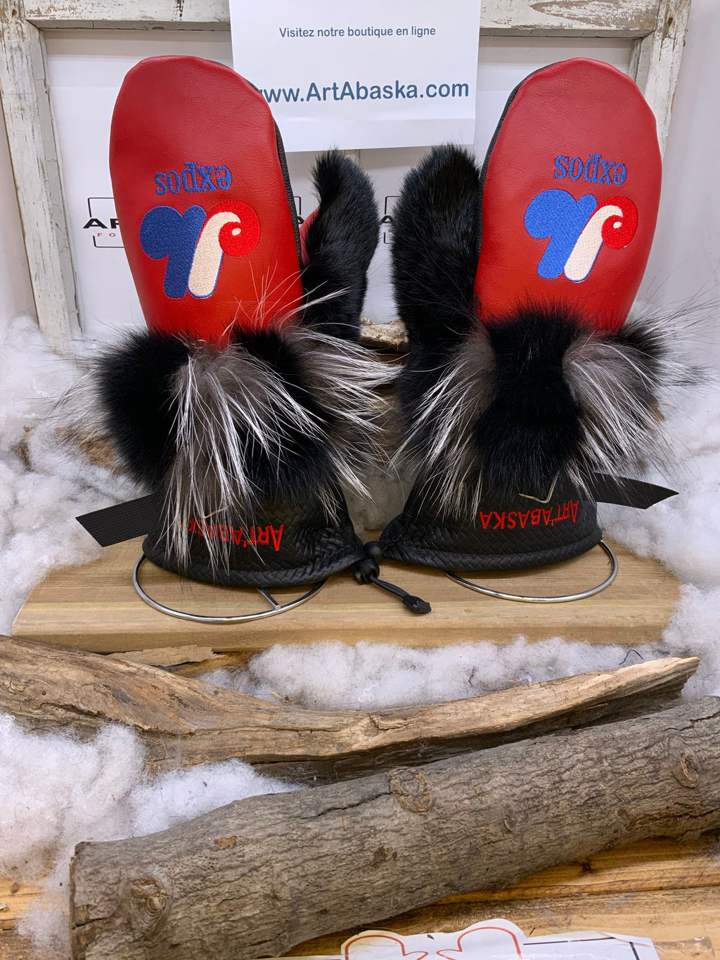 Mitaines Danielle Expos de Montréal cuir rouge et noir brodé renard patchwork recyclé fait à la main Québec artisanal unique