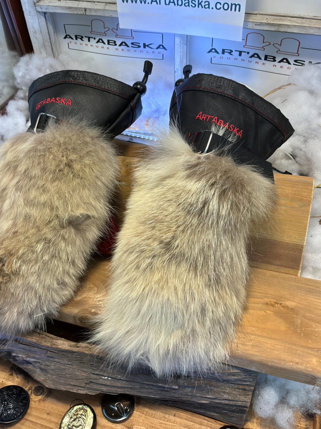 Mitaines Solange Small coyote recyclé manteau vintage avec pouce mouton rasé rouge vin et cuir italien noir, pièce  faite à la main Québec