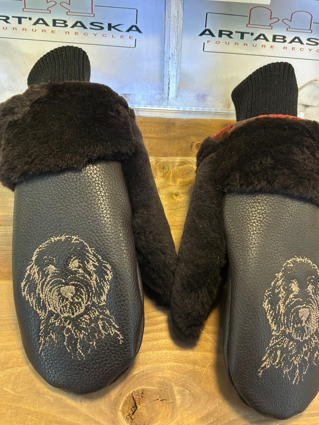 Mitaines de ville Medium Éliane en fourrure recyclée – Faites à la main au Québec – Légères, élégantes, édition Golden Doodle – ArtAbaska