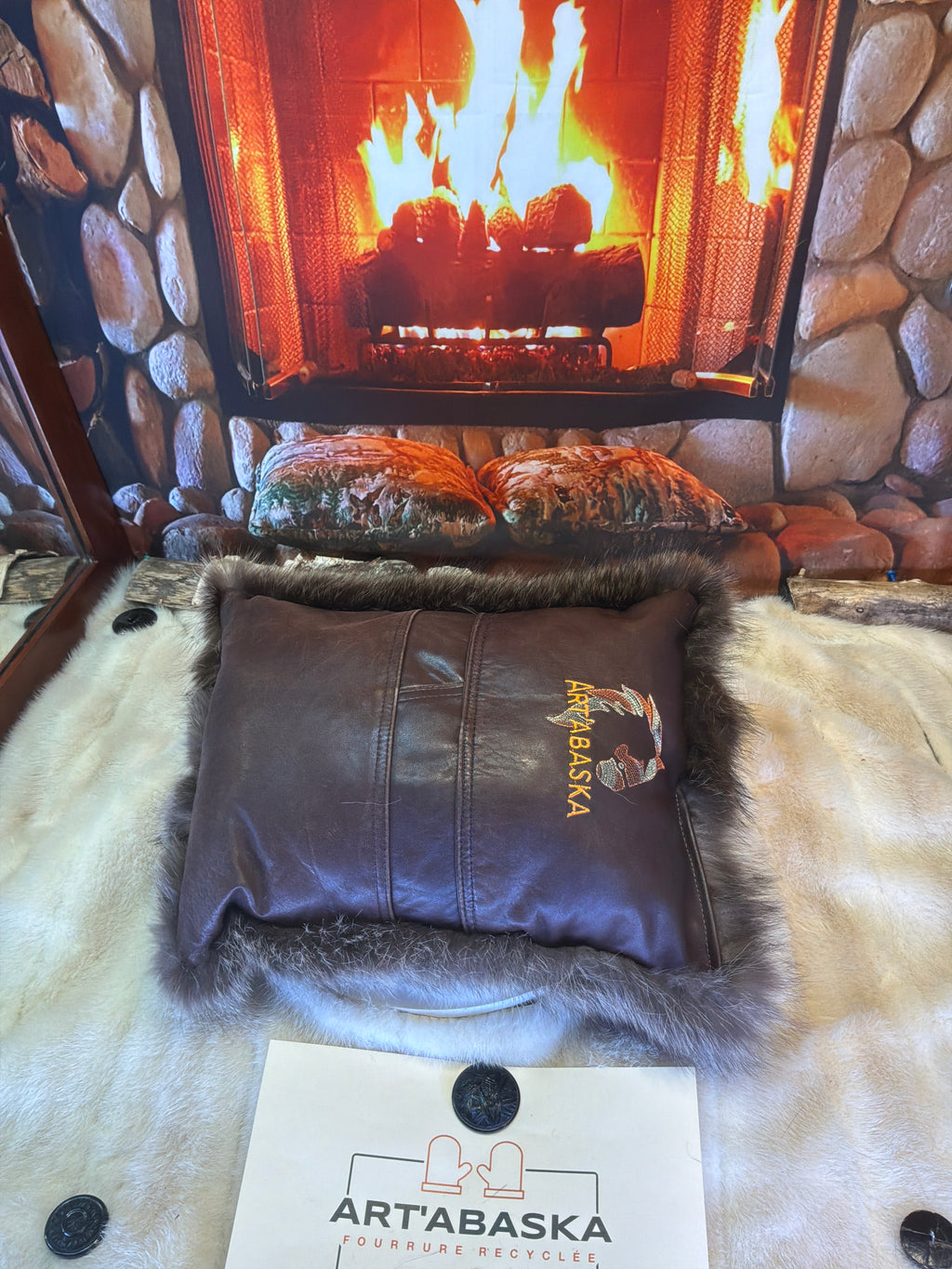 Coussin décoratif Ginette en fourrure recyclée de chat Sauvage