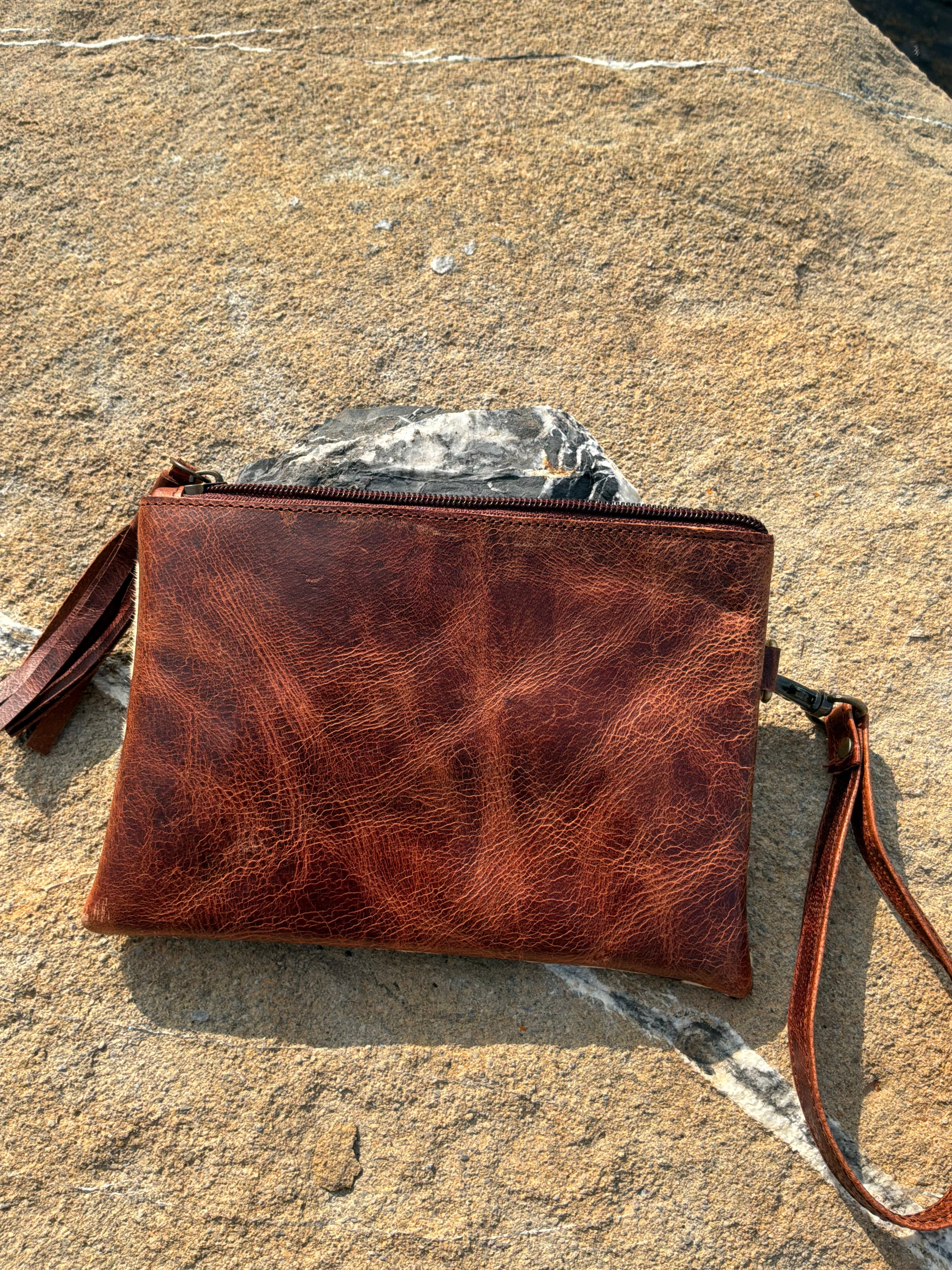 Pochette-portefeuille multifonction en fourrure de vache imprimé Léopard brun foncé – ArtAbaska