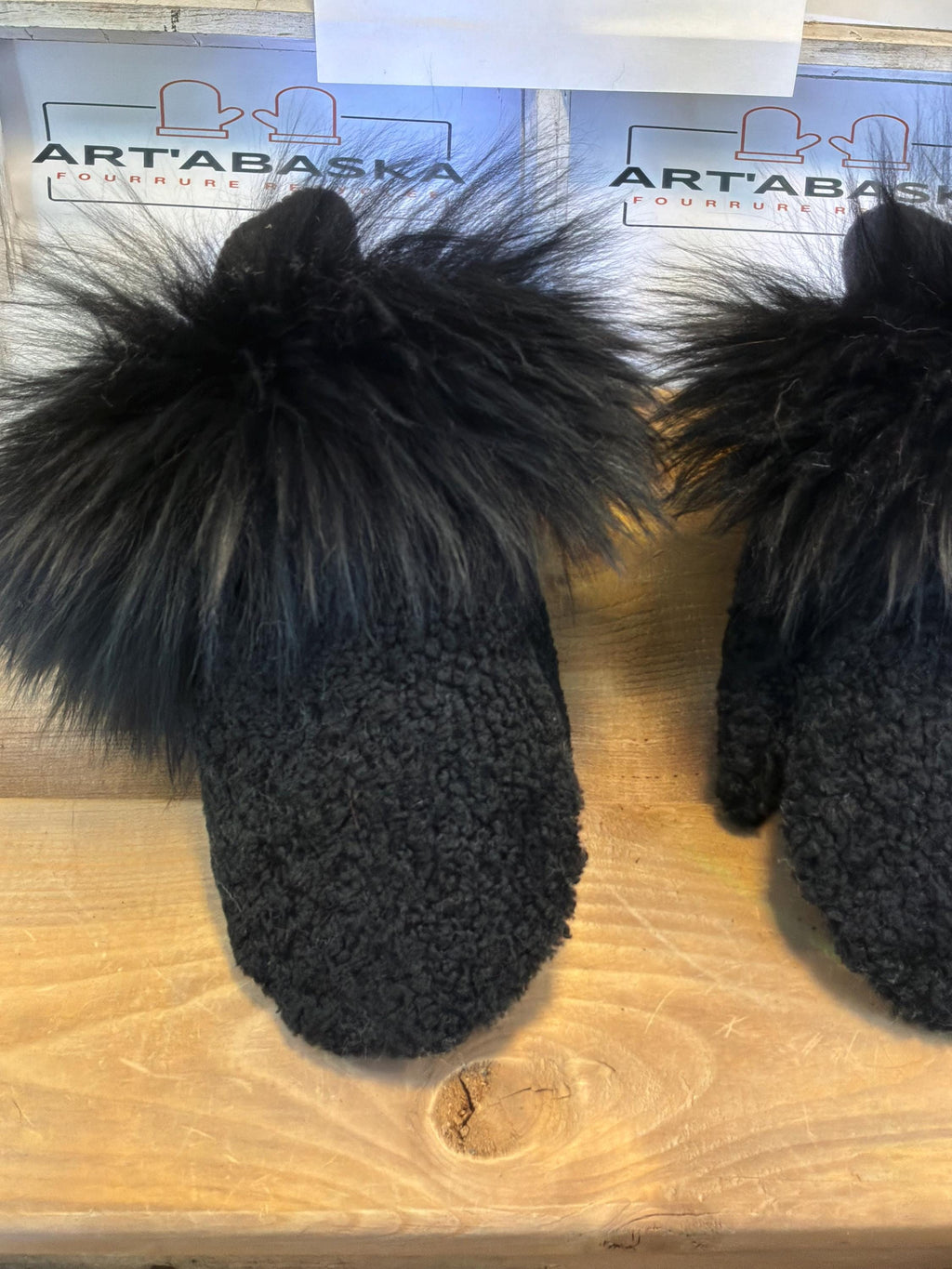 Mitaines de ville Medium Andrée en fourrure recyclée – Faites à la main au Québec – Légères, élégantes, confort urbain – ArtAbaska