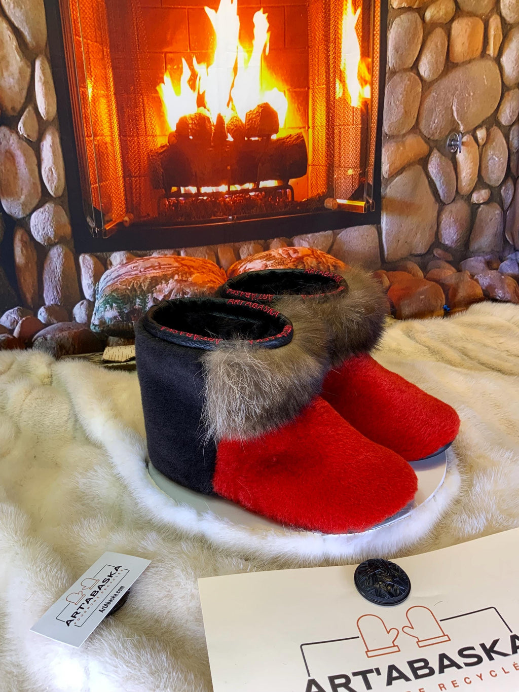 Mocassins d’intérieur Micheline 8 femme, mouton rouge vif, chat sauvage recyclé et cuir serpent, faits à la main au Québec ❤️✨