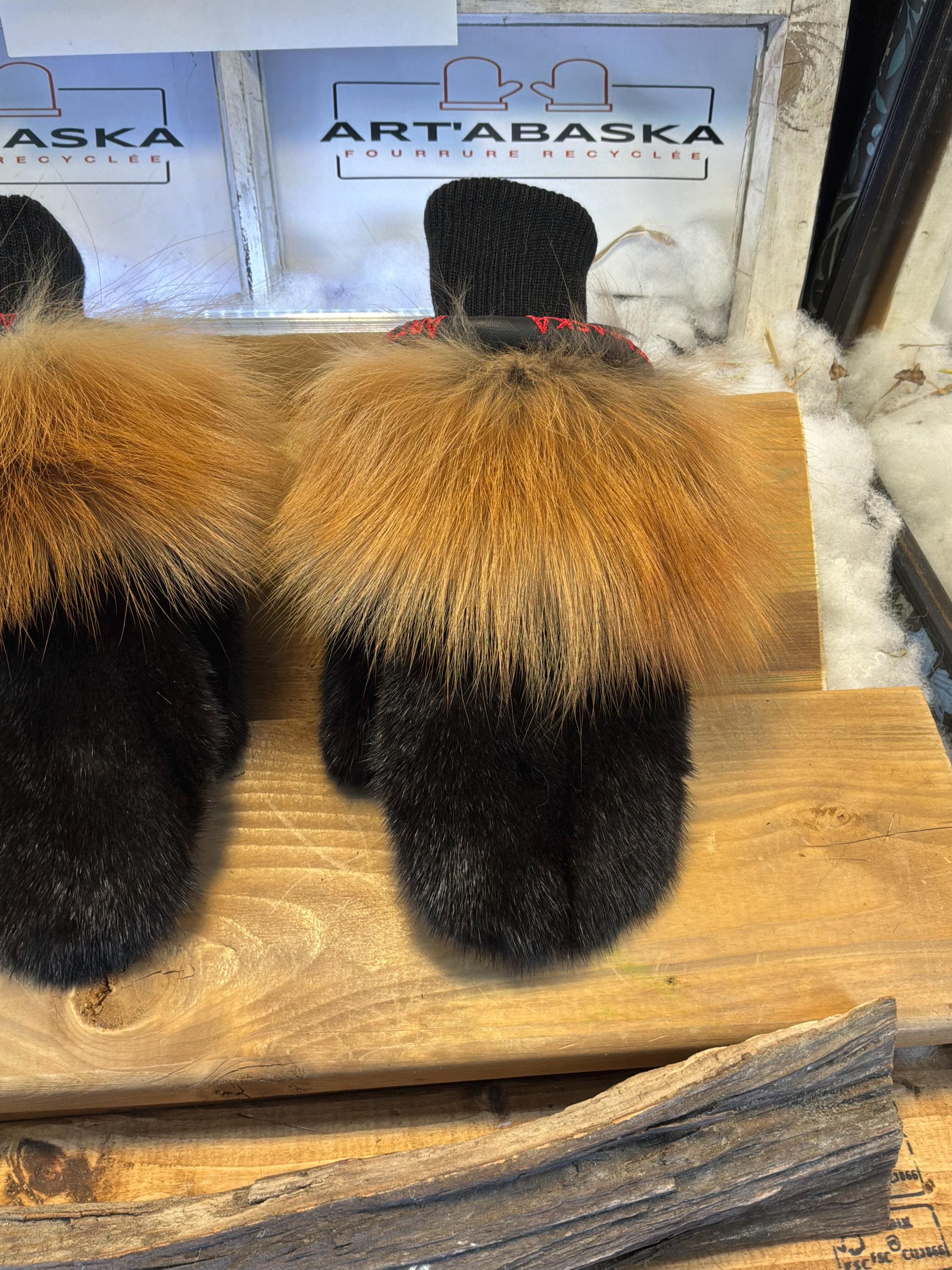 Mitaines de ville Small Rosalie en fourrure recyclée – Faites à la main au Québec – Légères, élégantes, confort urbain – ArtAbaska