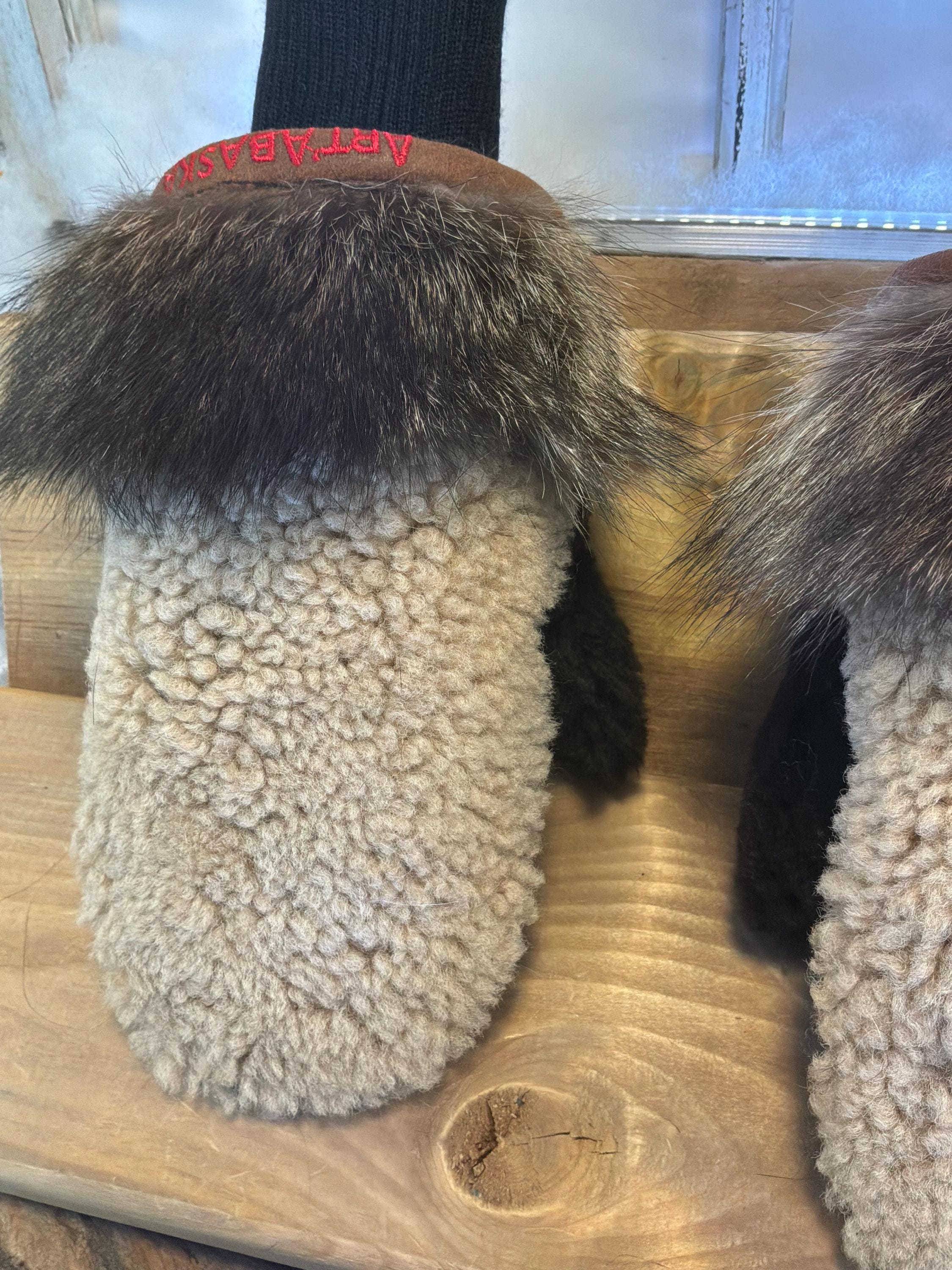 Mitaines de ville Small Pierrette en fourrure recyclée – Faites à la main au Québec – Légères, élégantes, confort urbain – ArtAbaska