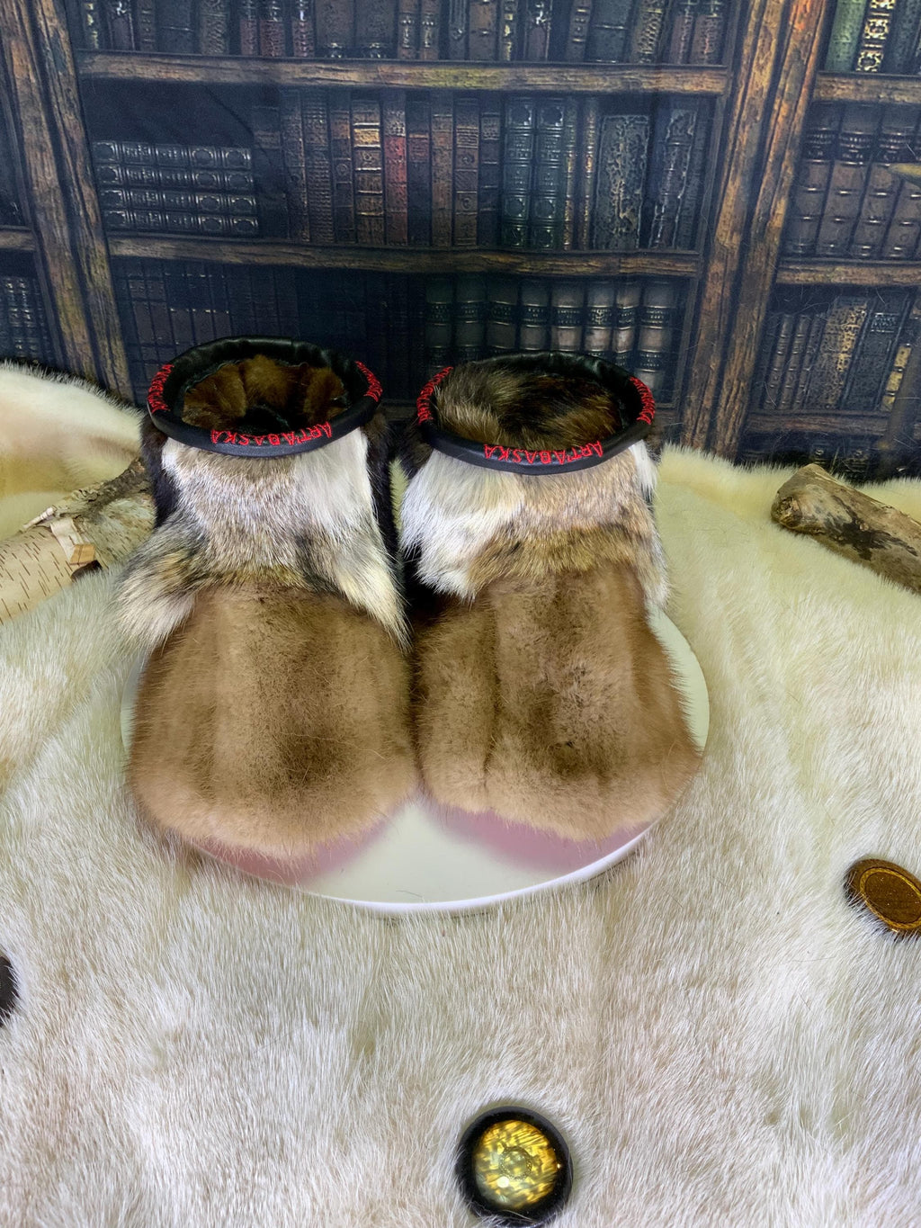 Mocassins d’intérieur Les Pauline femme pointure 7 fourrure recyclée vison coyote fait à la main Québec pantoufles luxe