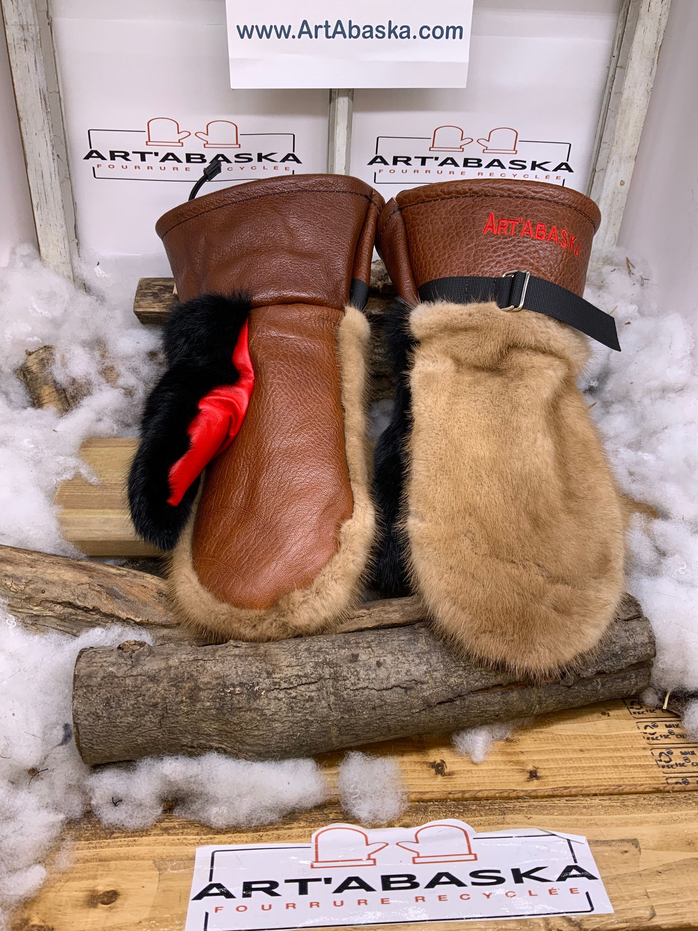 Mitaines Ernestine XL – Vison beige creme & lapin noir recyclés, cuir brun vieilli, fait à la main, pièce unique Québec