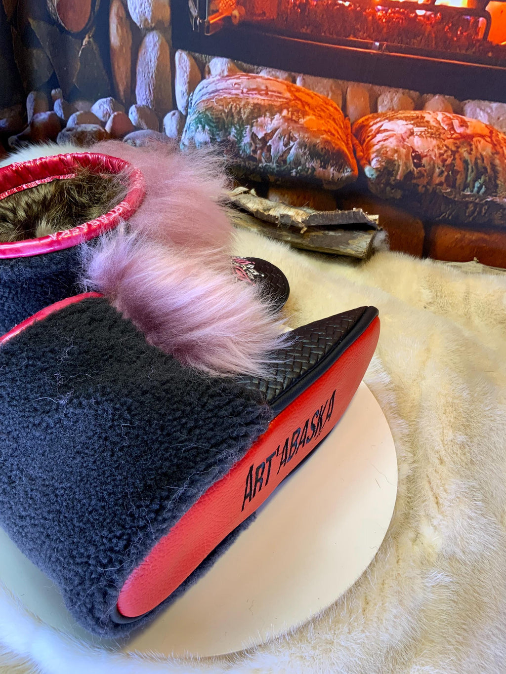 Mocassins d’intérieur Marcelle 9 femme, cuir italien chevron brodé mandala rose et blanc, faits à la main au Québec ✨🌸💕