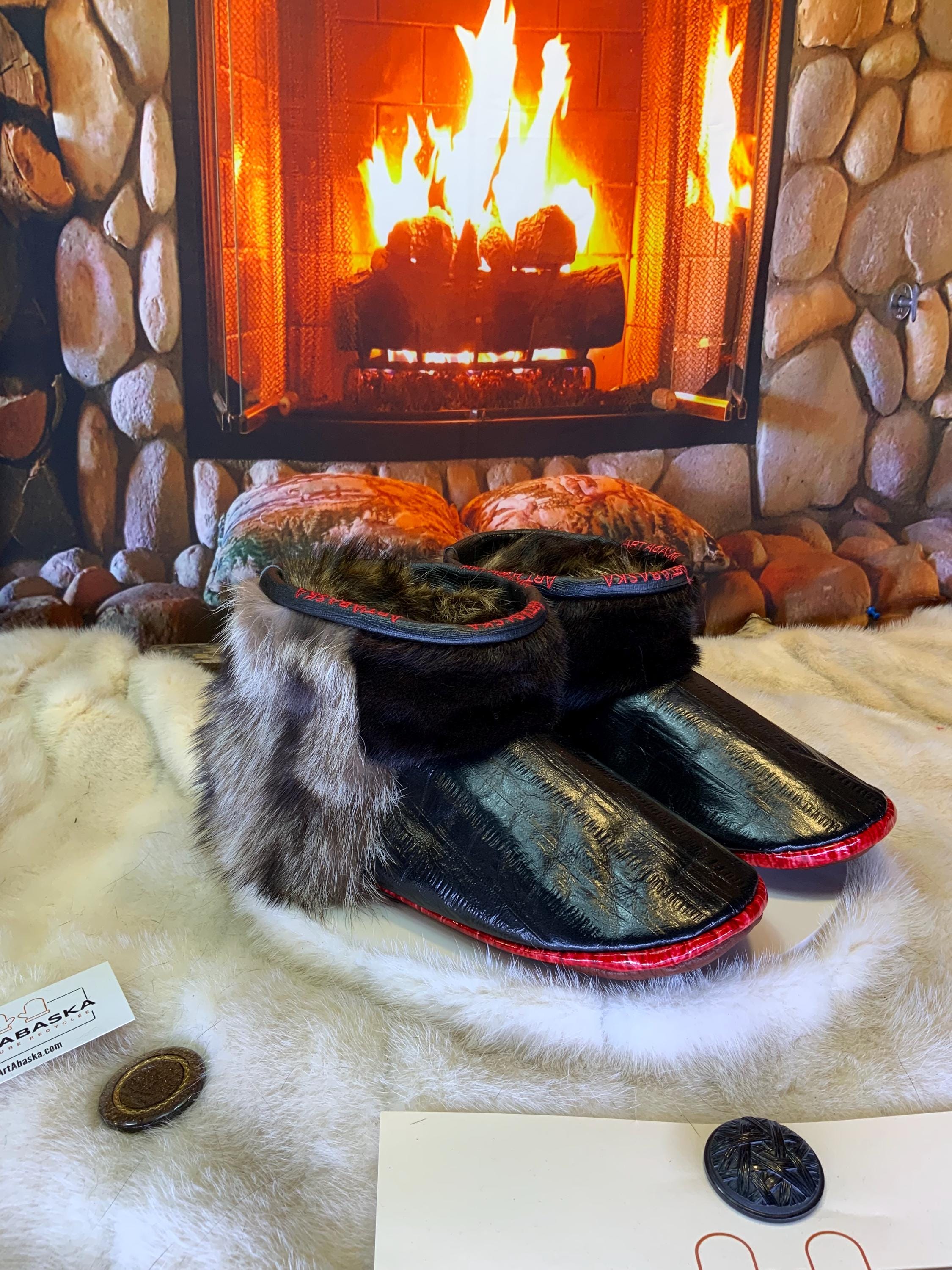 Mocassin d’interieur homme Les Marcelline - pointure 10 - cuir d’anguille noir, vison brun & raton recyclés - fait main au Québec