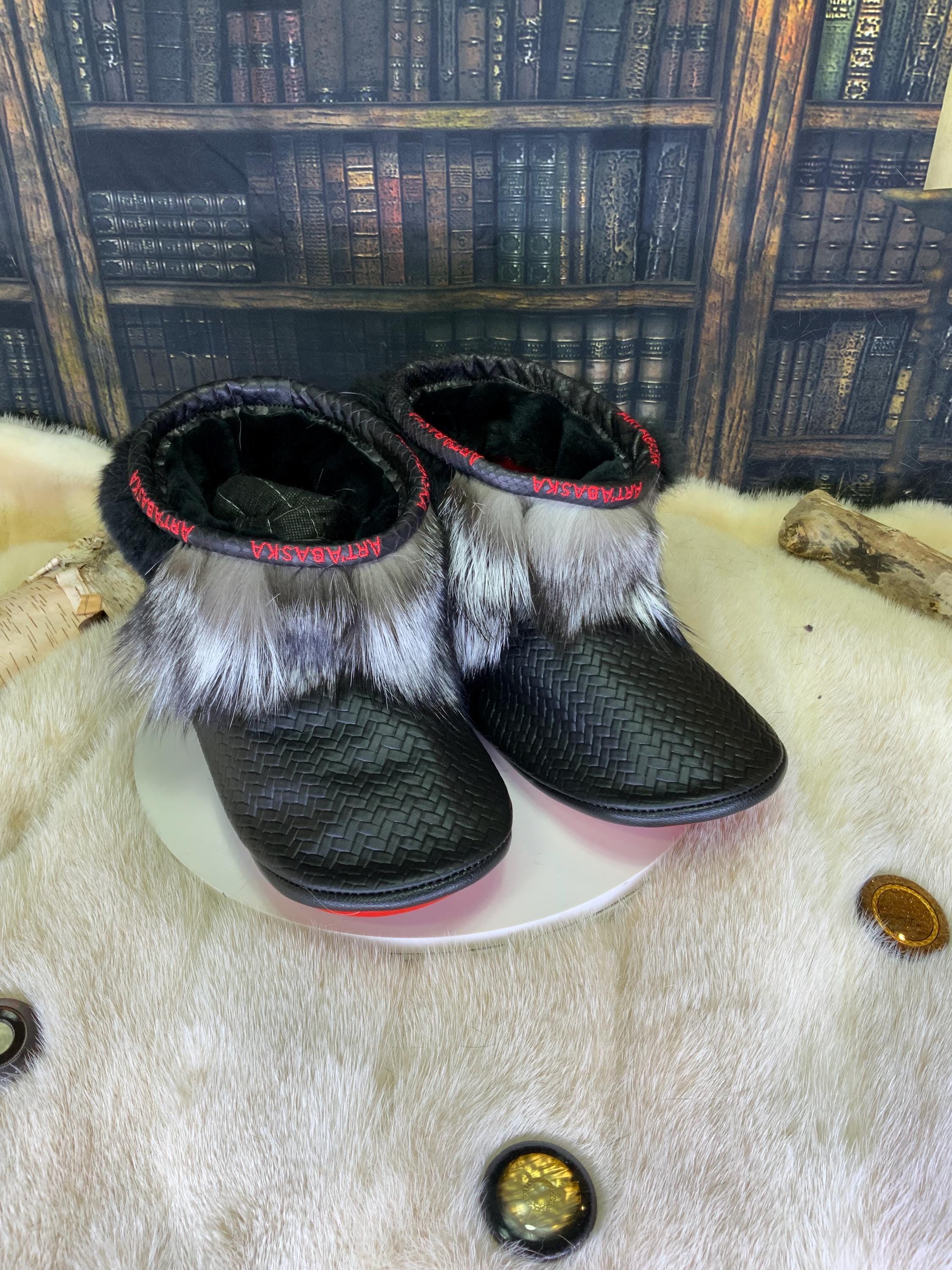 Mocassin d’intérieur Les Fernande – pointure 10 homme – cuir italien & fourrure recyclée – fait à la main au Québec, pièce unique