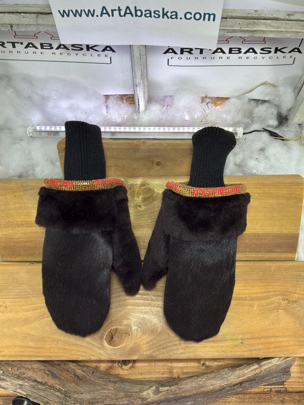 Mitaines de ville Medium Cécile en fourrure recyclée – Faites à la main au Québec – Légères, élégantes, confort urbain – ArtAbaska
