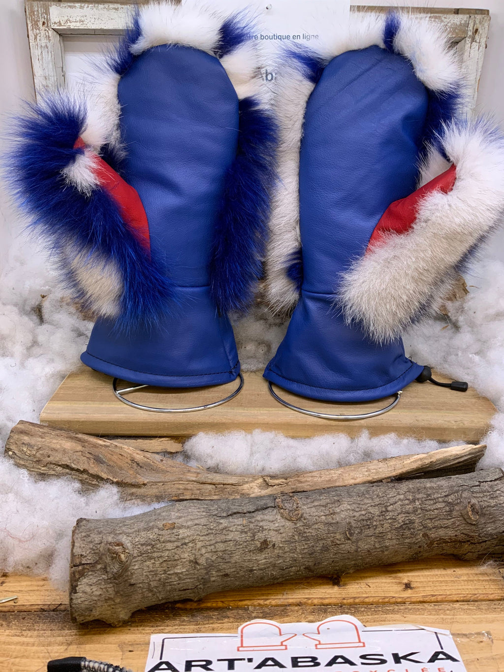 Mitaines Germaine Large – Édition artistique patchwork renard bleu norvégien cousu une à une, cuir bleu & rouge – fait main Québec