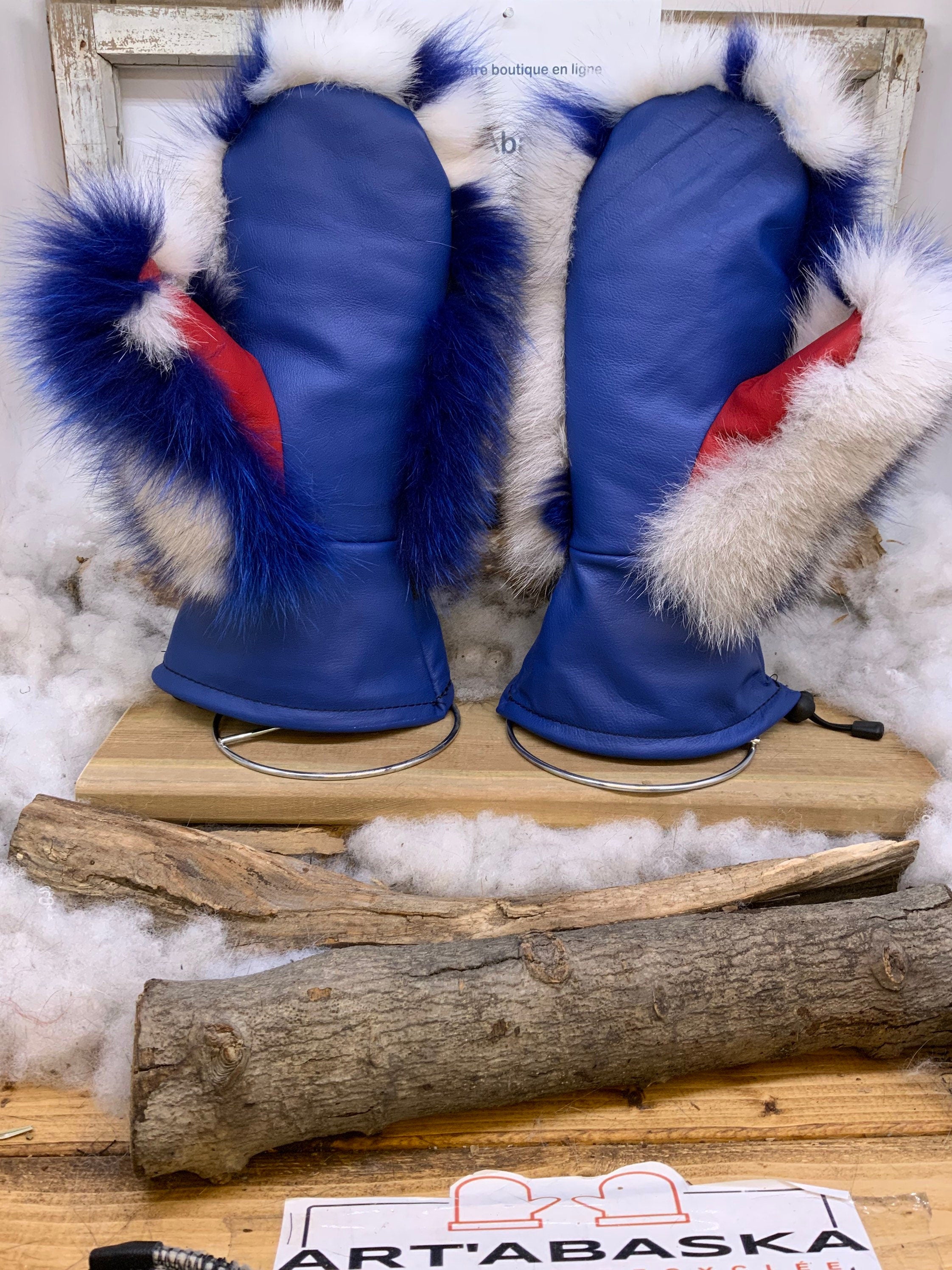 Mitaines Germaine Large – Édition artistique patchwork renard bleu norvégien cousu une à une, cuir bleu & rouge – fait main Québec