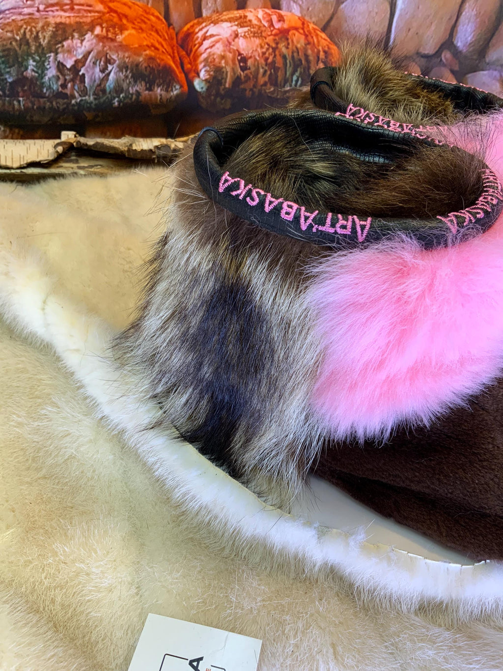 Mocassins d’intérieur Monique – 8 femme – édition toute fourrure rose et brune, pièce unique recyclée, faite à la main au Québec ✨💗