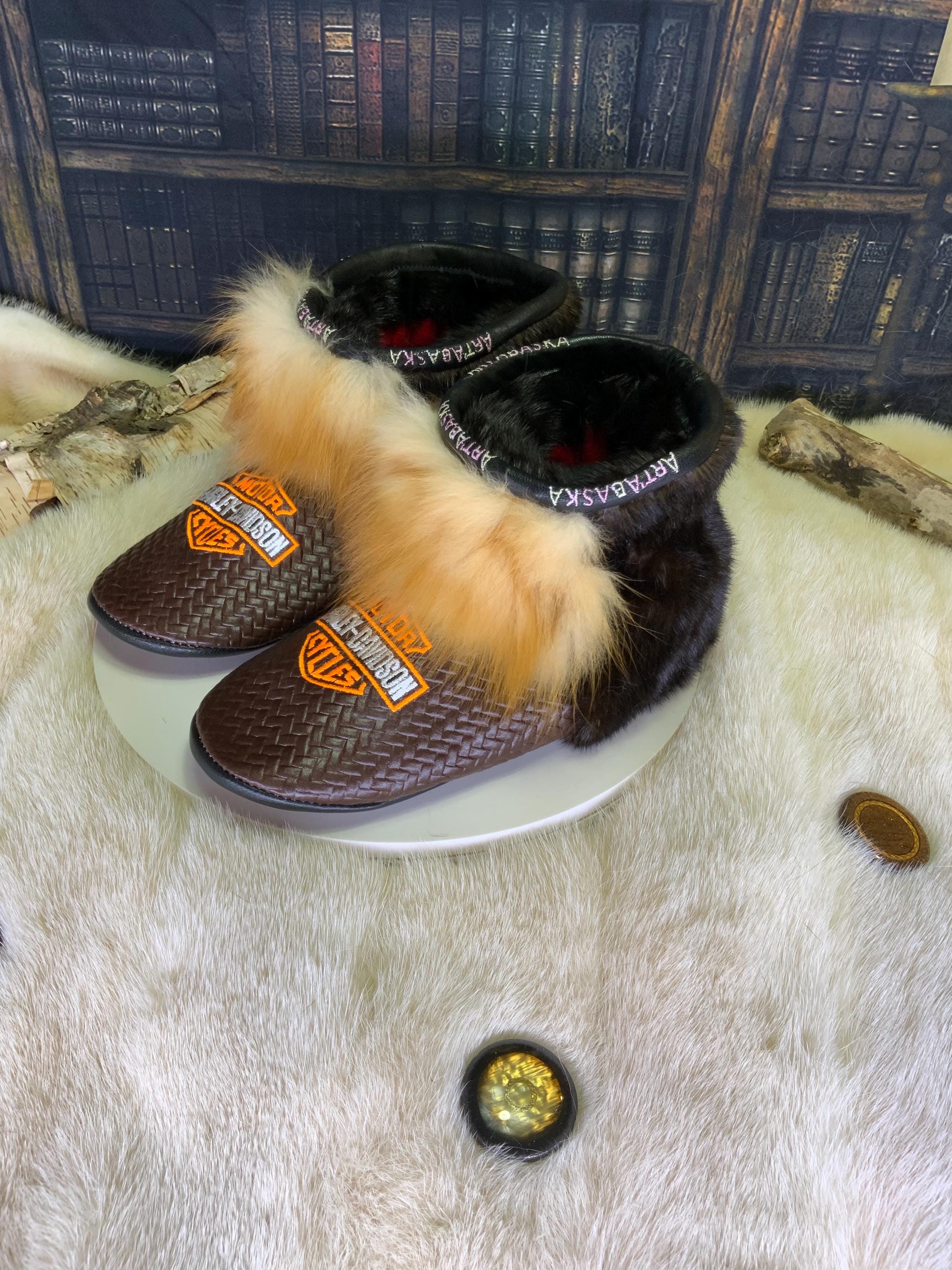 Mocassins d’intérieur Les Gabrielle – 9 Femme – cuir italien tressé & fourrures recyclées – fait à la main au Québec, pièce unique Harley