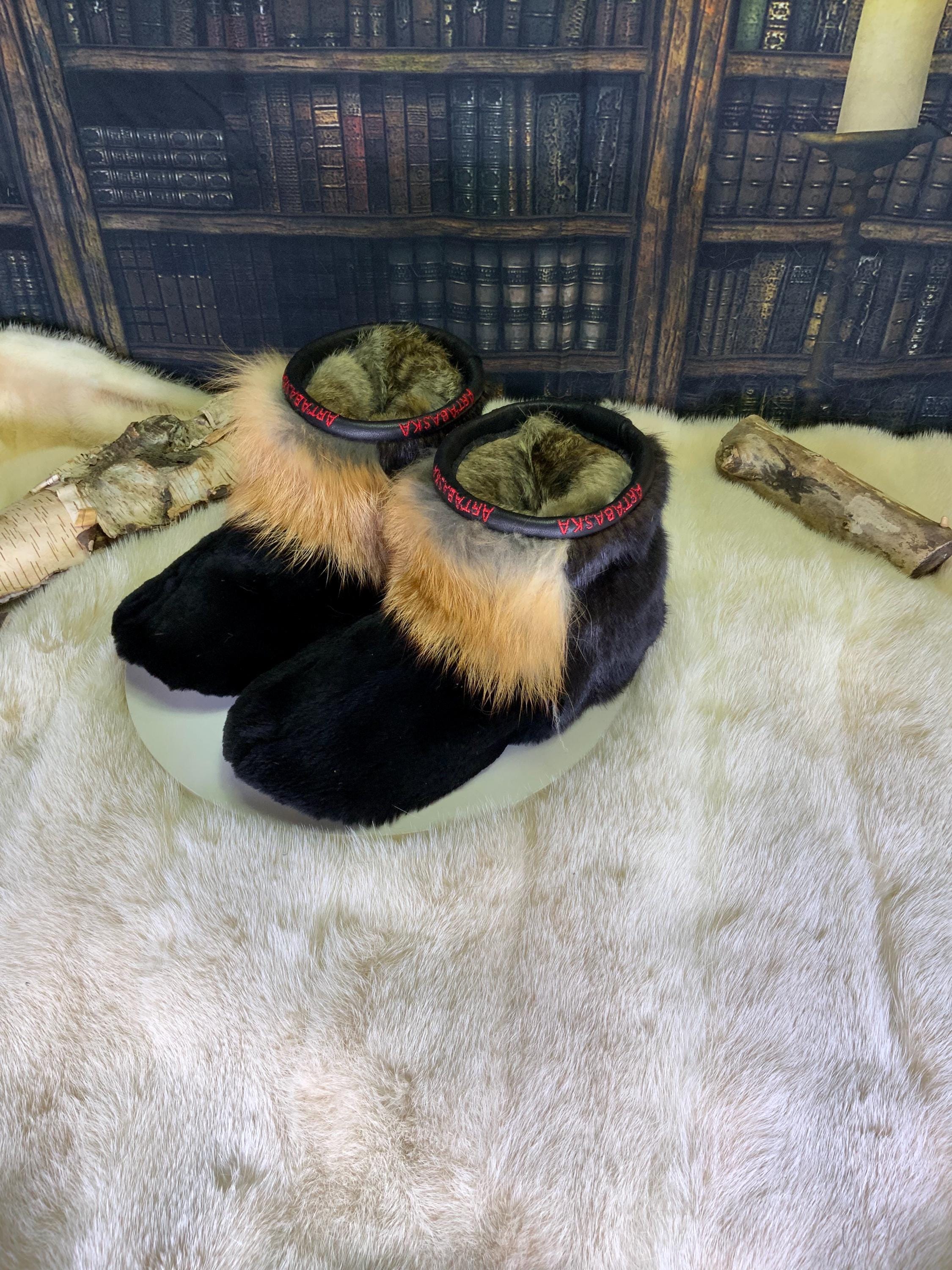 Mocassins d’intérieur Laurraine pour femme 7 en castor rasé brun naturel recyclé, vison recyclé et renard roux recyclé – faits à la main au Québec, chauds, respirants, confort de luxe, pièce unique Art’Abaska 💕