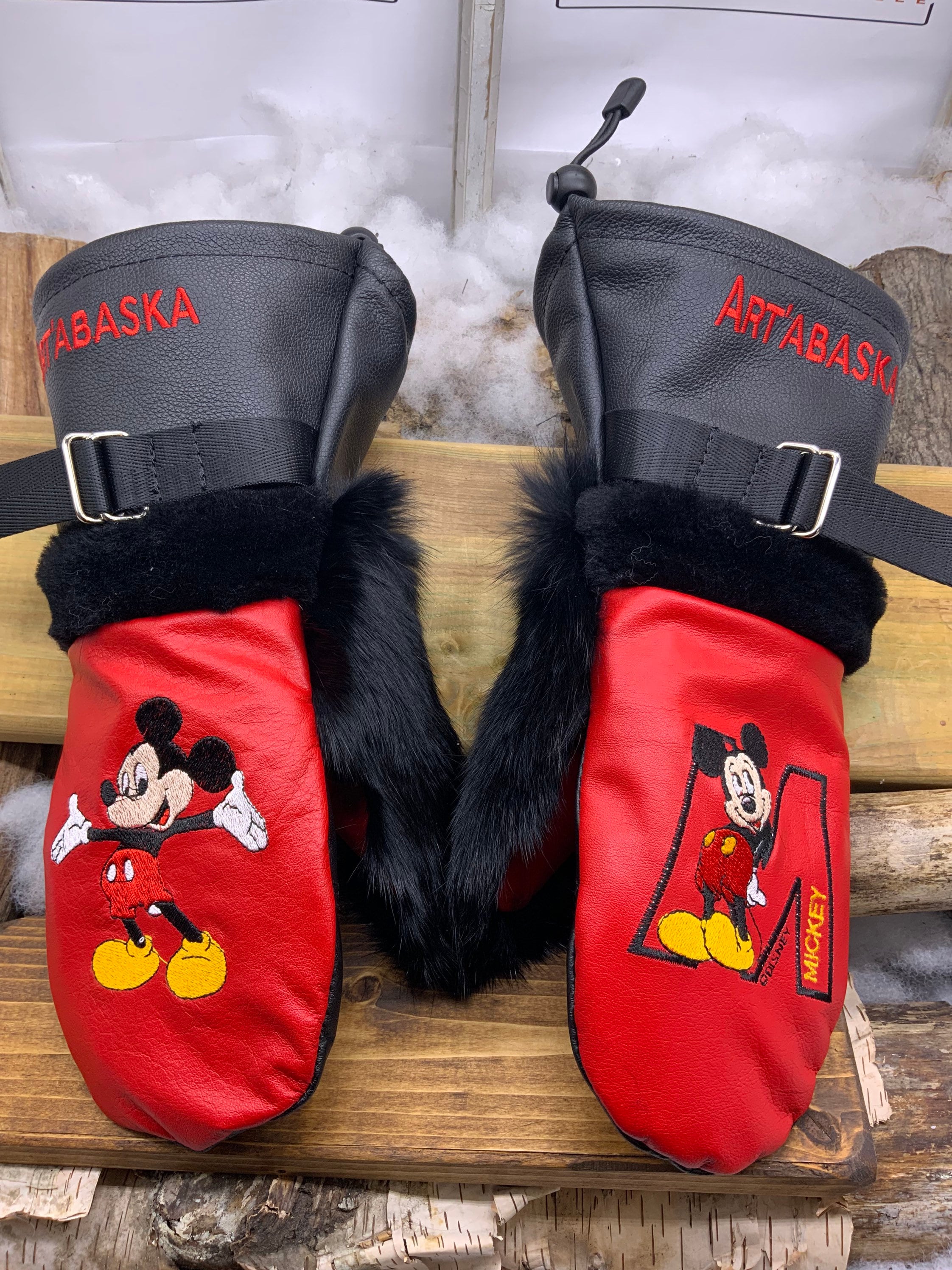 Mitaines Les Edith – Médium – cuir noir recyclé et broderie Mickey unique – fait à la main Québec