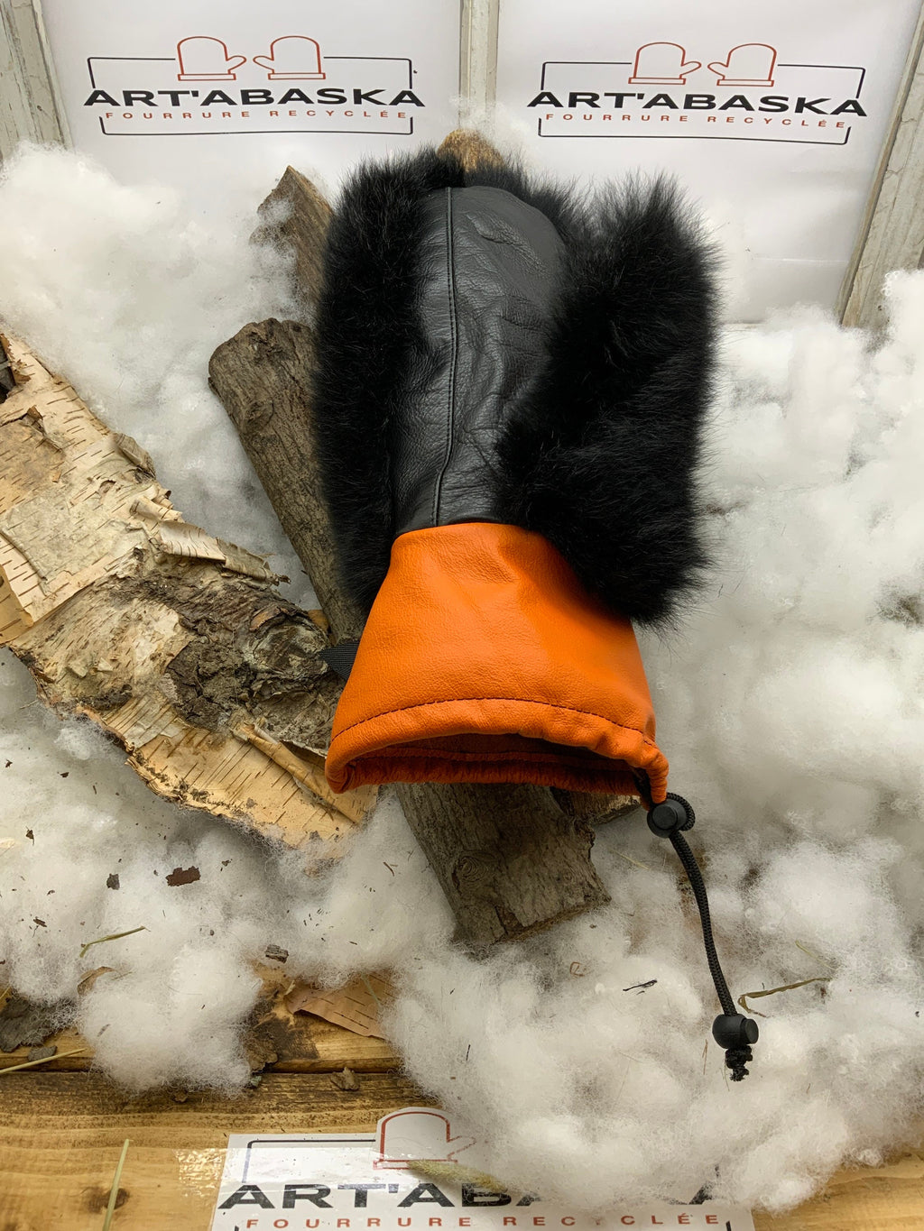 Mitaines Laure Large opossum noir cuir orange et noir couture contrastée ArtAbaska fait à la main Québec