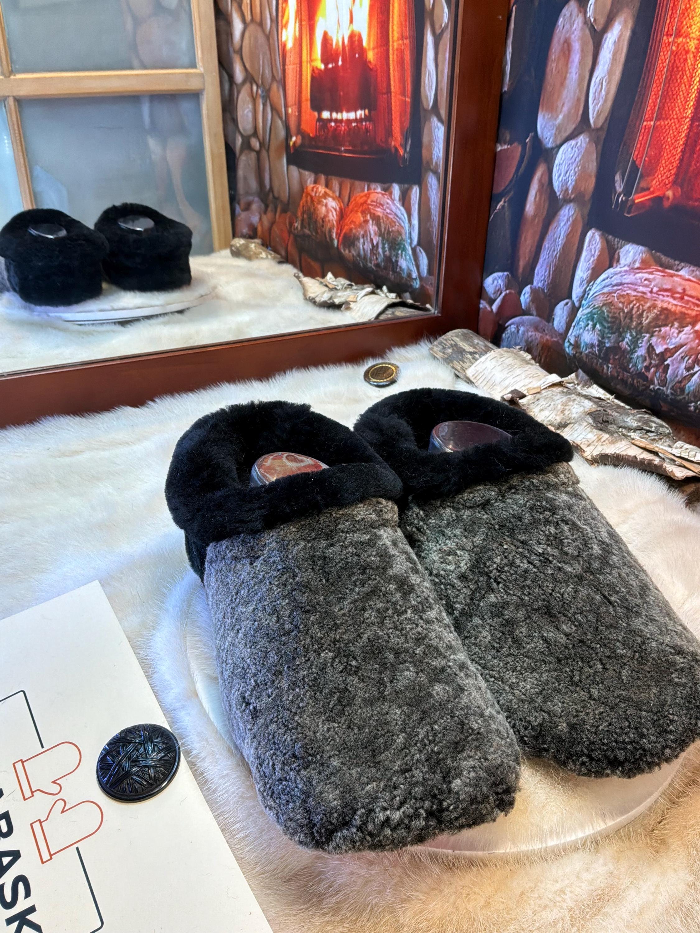 Slipper Odile pointure 9 Homme - 11 femme Sherling italien & cuir recyclé, pièce unique faite à la main au Québec