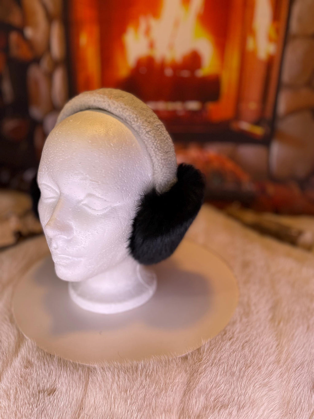Cache-Oreilles tout en fourrure recyclée édition Lapin noir naturel recyclé et mouton rasé dessus la tête Les Lynda 2