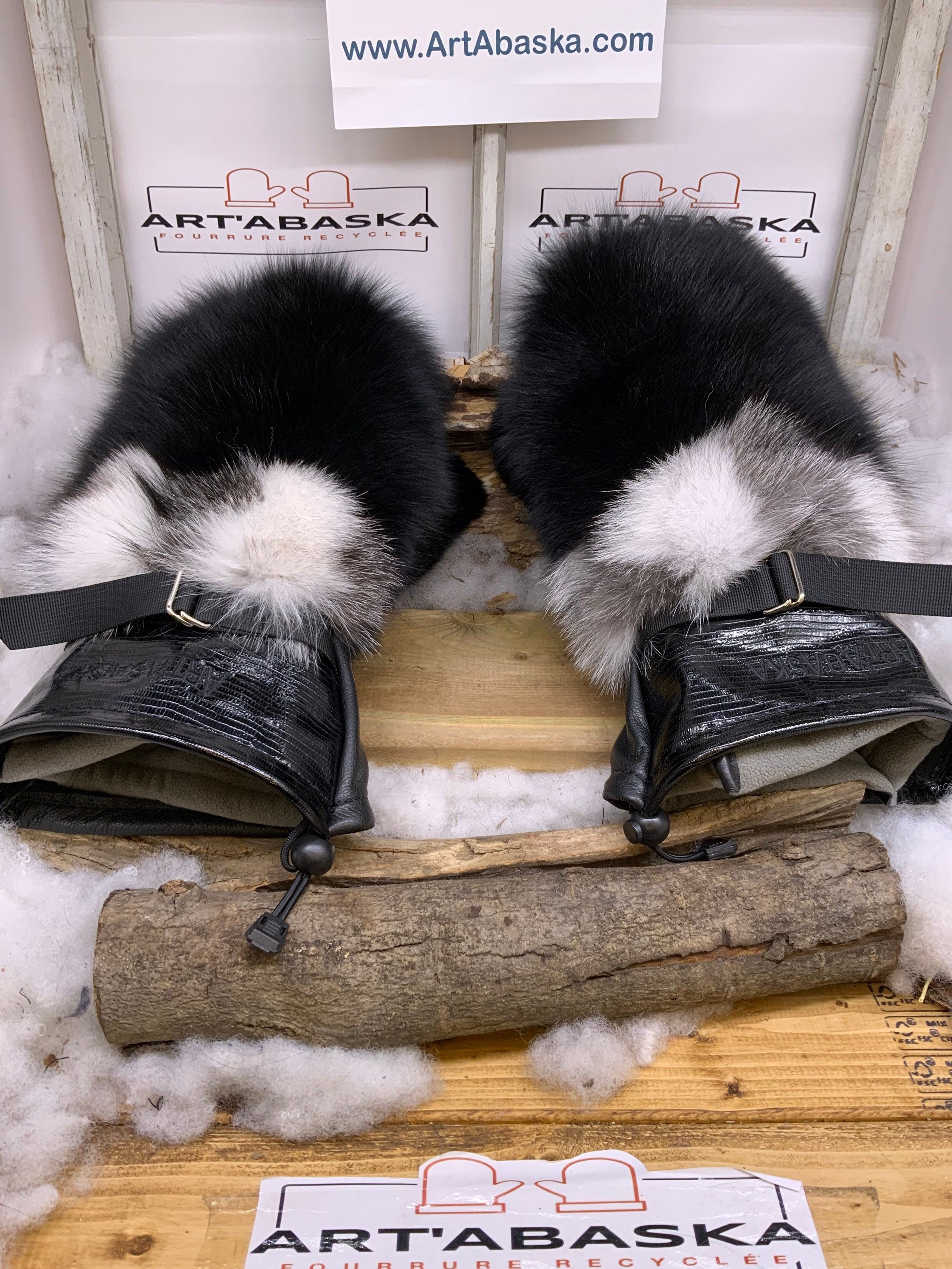 Mitaines Rachel XL – Patchwork renard noir & lapin noir, cuir noir embossé, détail jaune, fait à la main, pièce unique Québec
