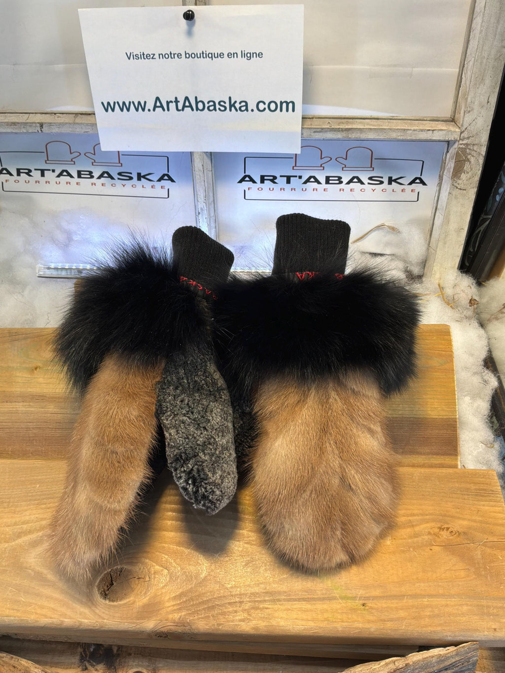 Mitaines de ville Medium Fernande en fourrure recyclée – Faites à la main au Québec – Légères, élégantes, confort urbain – ArtAbaska