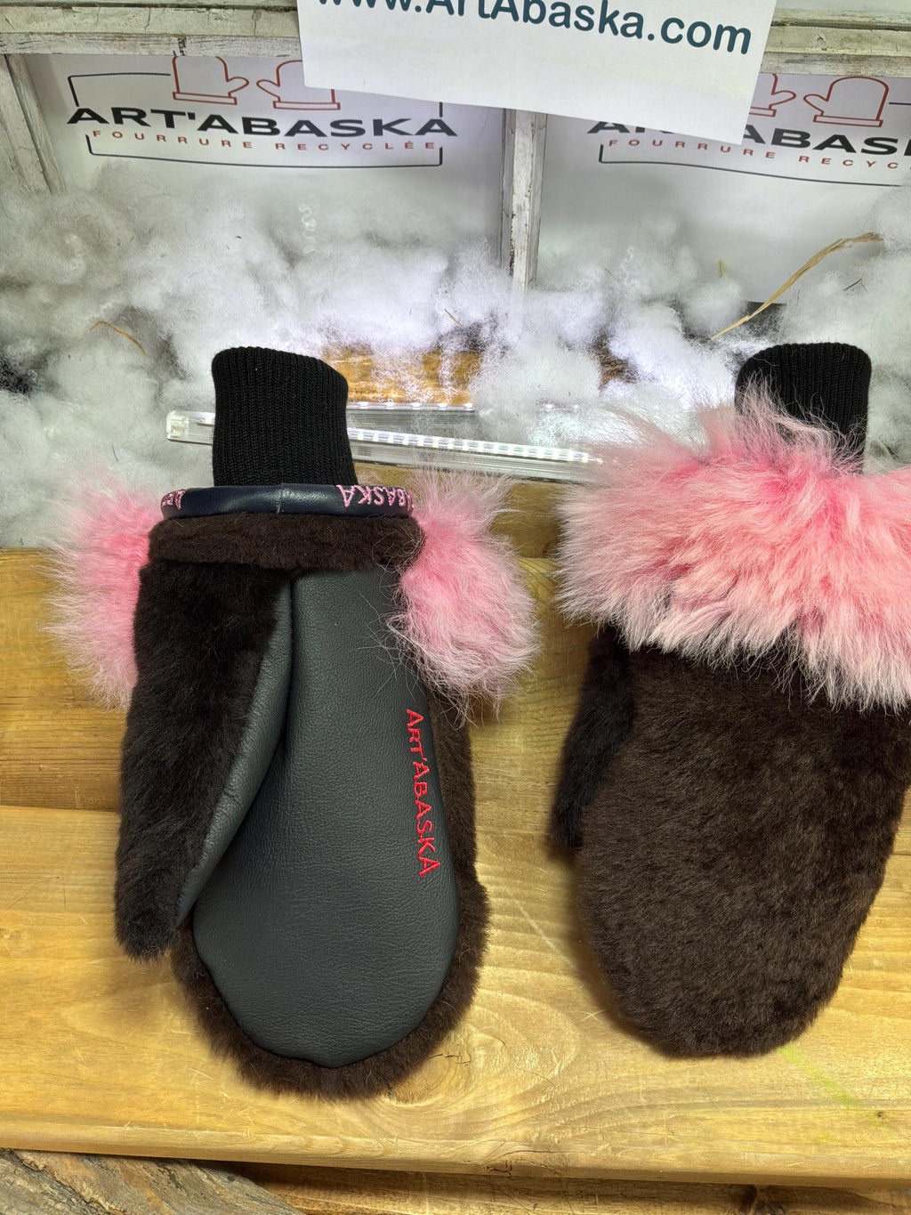 Mitaines de ville Medium Huguette en fourrure recyclée – Faites à la main au Québec – Légères, élégantes, confort urbain – ArtAbaska