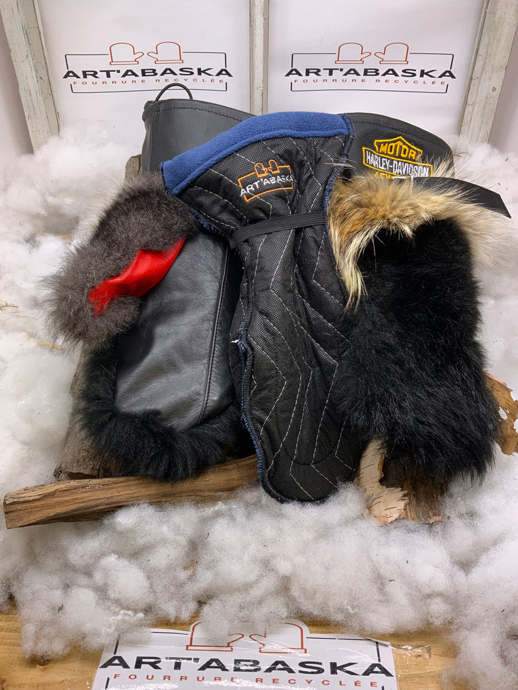 Mitaines Réjeanne Large édition Harley Davidson cuir noir opossum gris renard recyclés broderie ArtAbaska fait à la main Québec