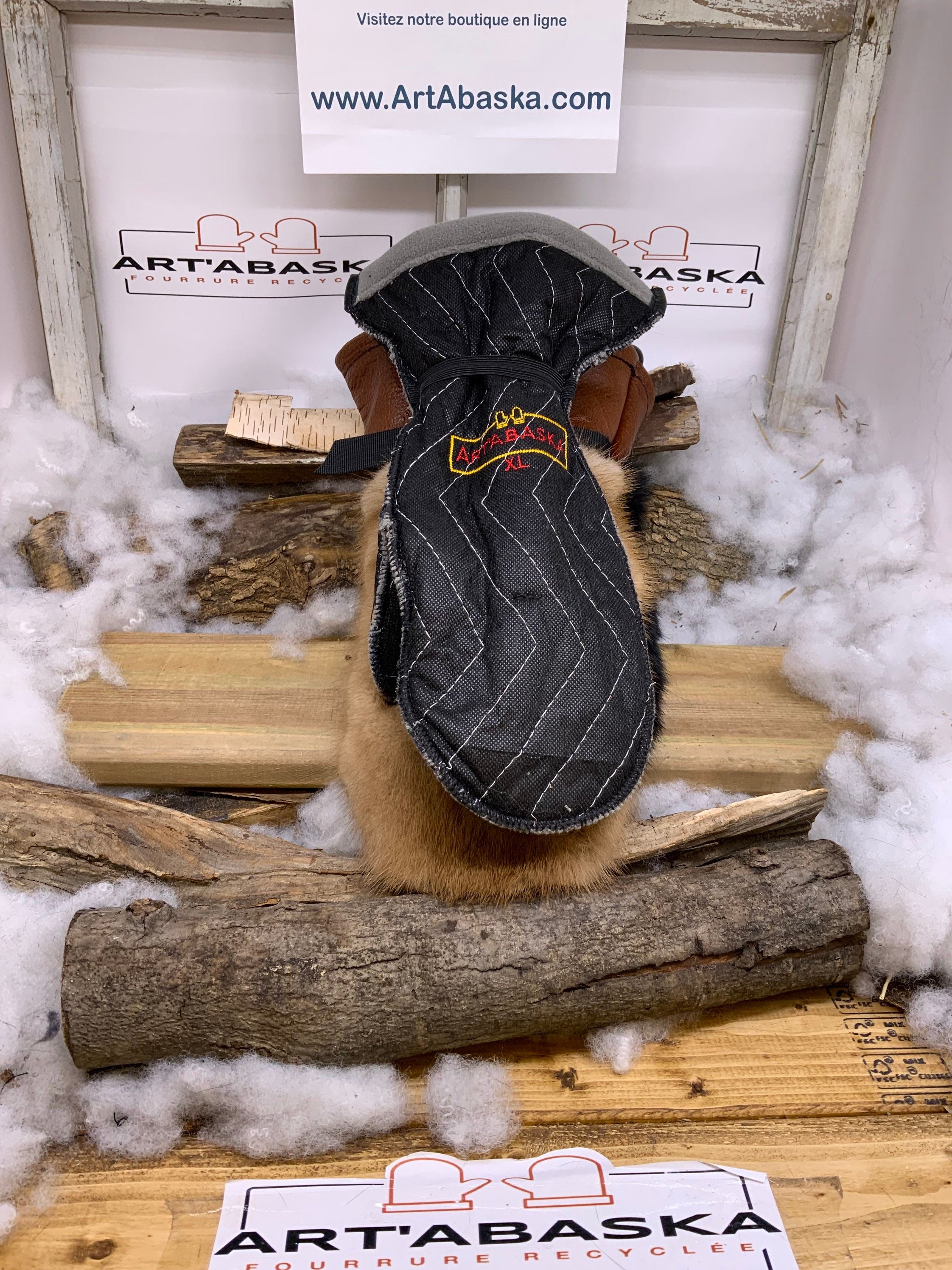 Mitaines Ernestine XL – Vison beige creme & lapin noir recyclés, cuir brun vieilli, fait à la main, pièce unique Québec